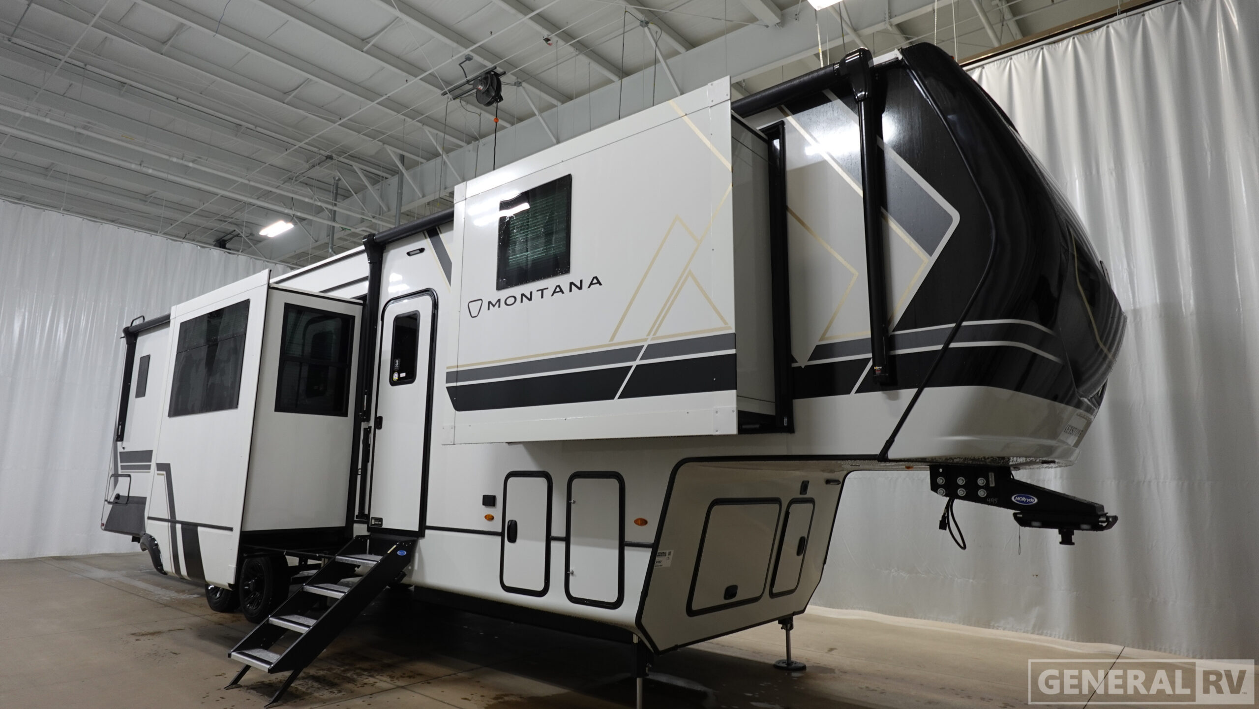 2026 Keystone MONTANA 3795FK in north canton OH