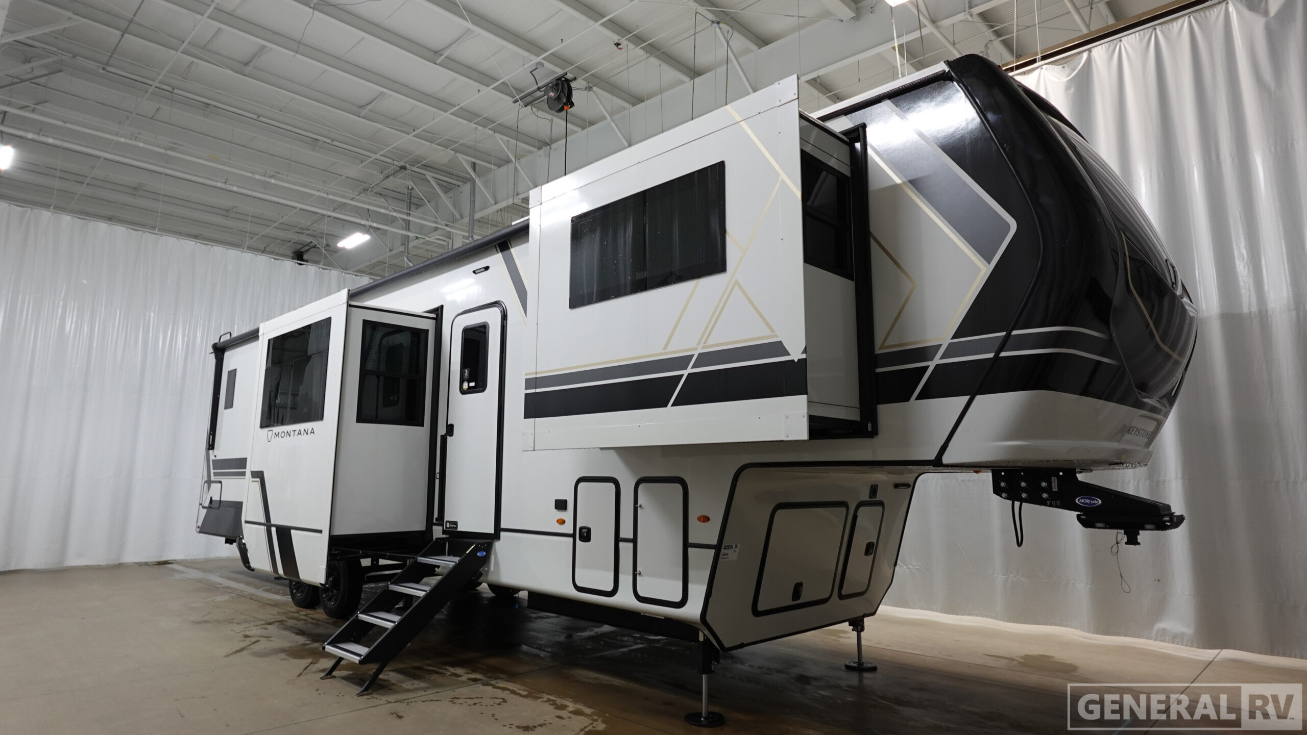 2026 Keystone MONTANA 3761FL in north canton OH