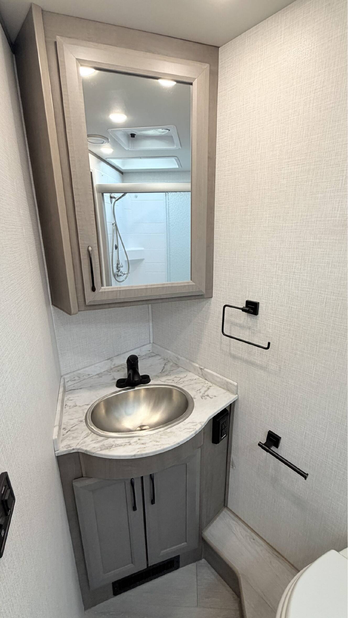 A photo of this 2024 Fleetwood FORTIS 34MB