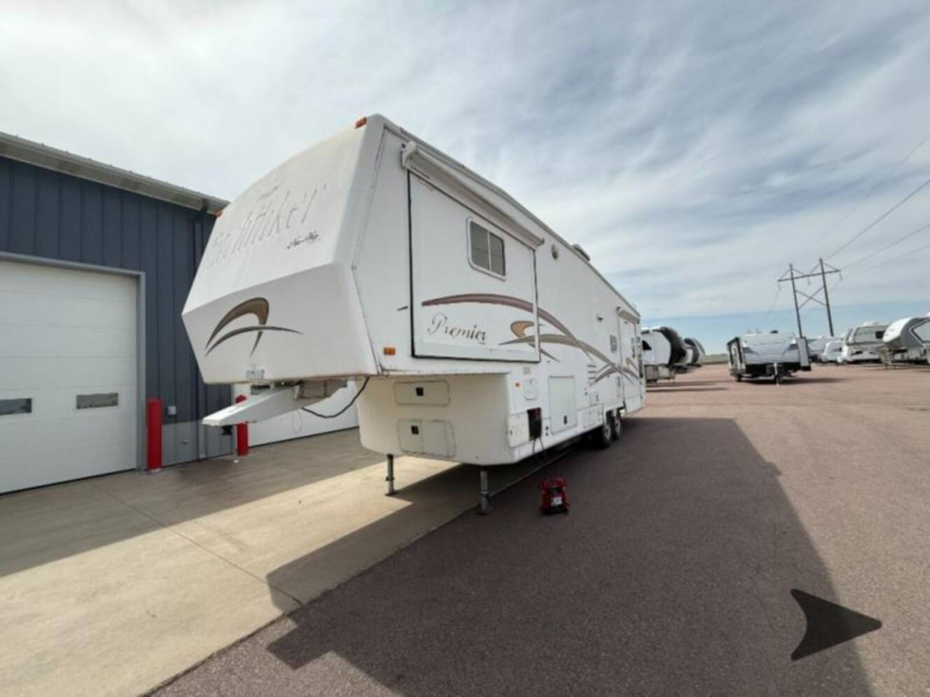 A photo of this 2004 Nuwa Champange 33 LKGT