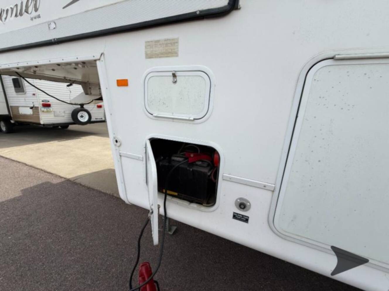 A photo of this 2004 Nuwa Champange 33 LKGT