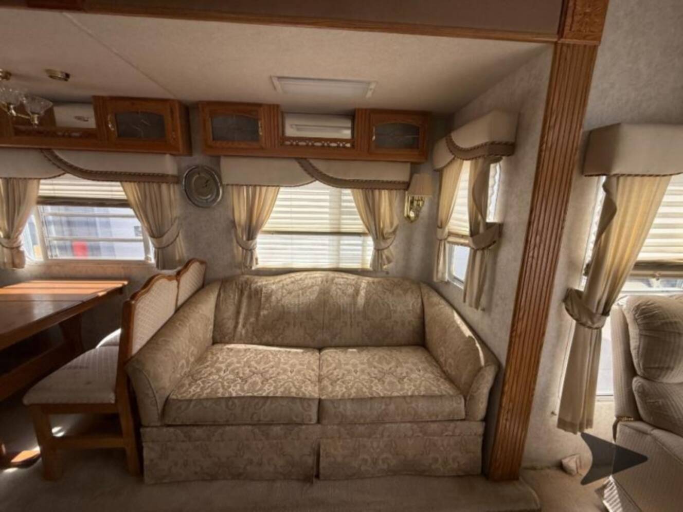 A photo of this 2004 Nuwa Champange 33 LKGT