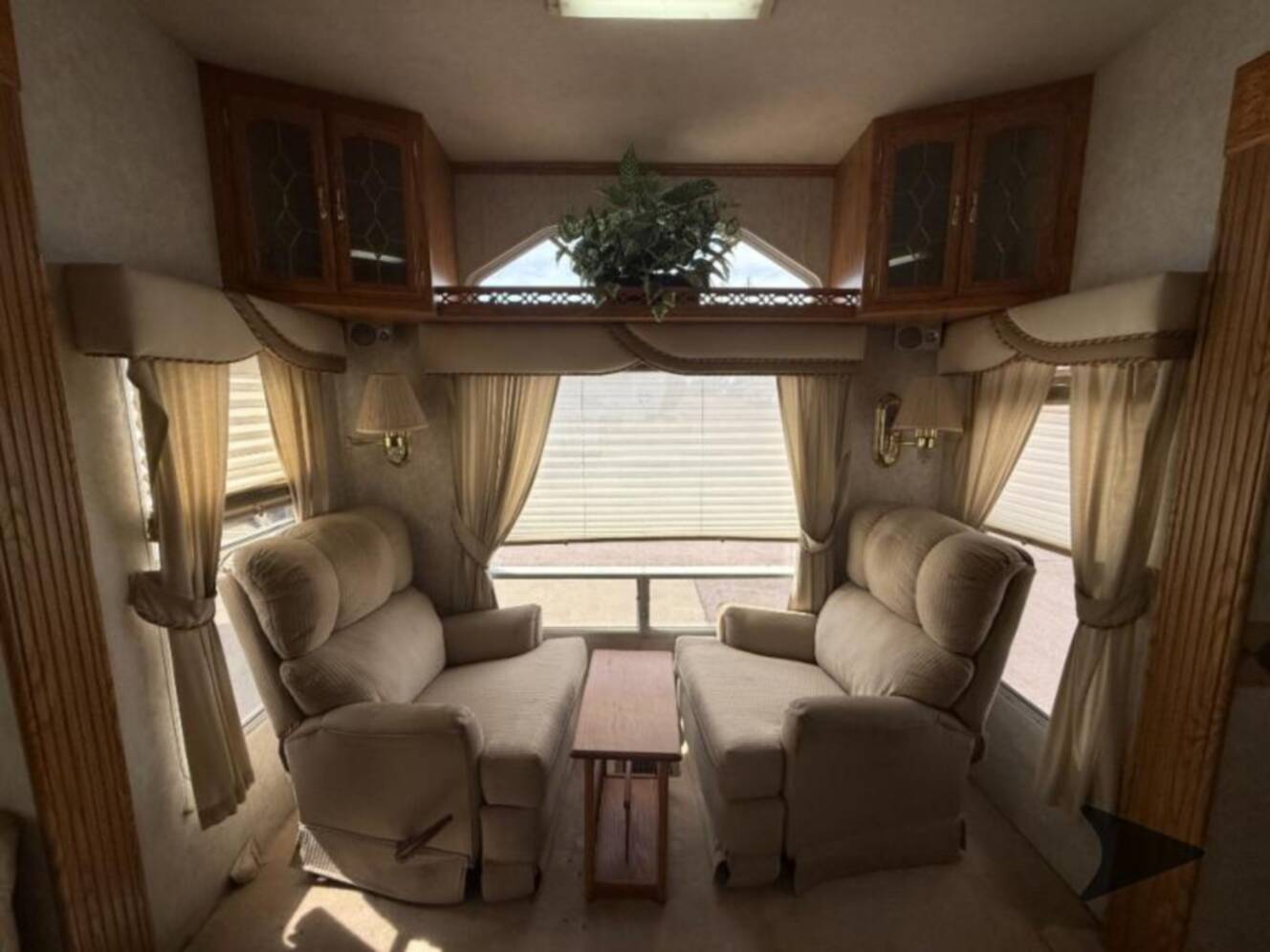 A photo of this 2004 Nuwa Champange 33 LKGT