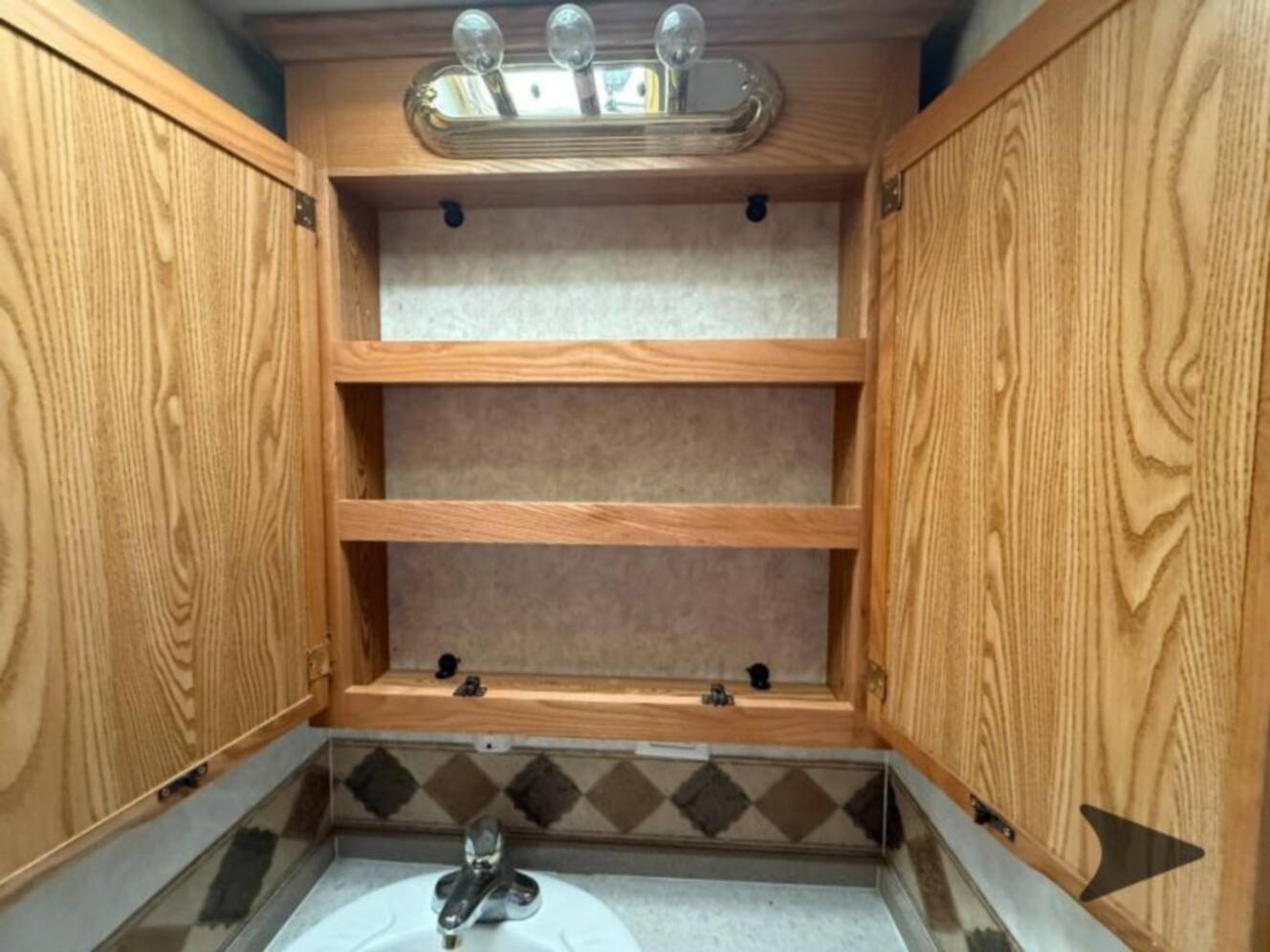 A photo of this 2004 Nuwa Champange 33 LKGT