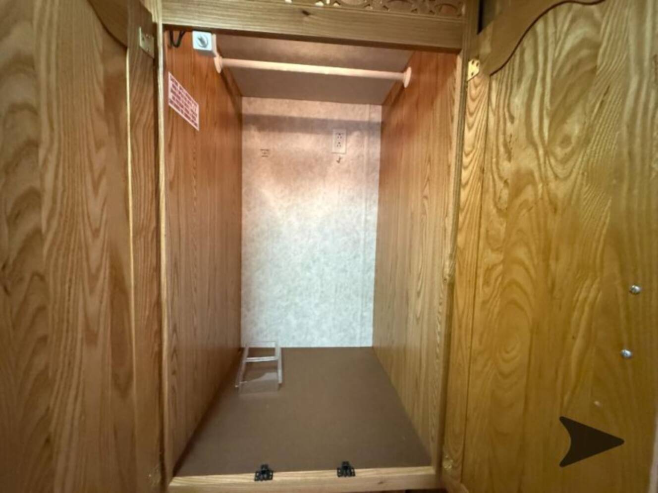 A photo of this 2004 Nuwa Champange 33 LKGT