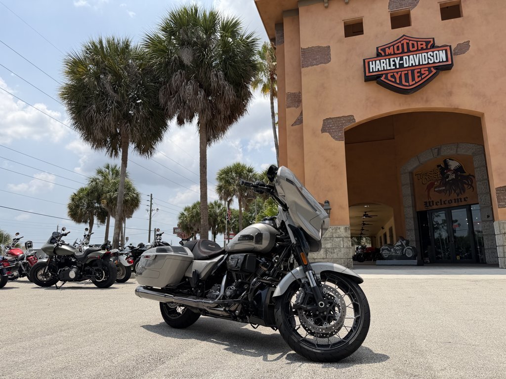 2023 Harley-Davidson Street Glide CVO Street Glide Dark Platinum with Pinst CVO STREET GLIDE in Stuart, FL
