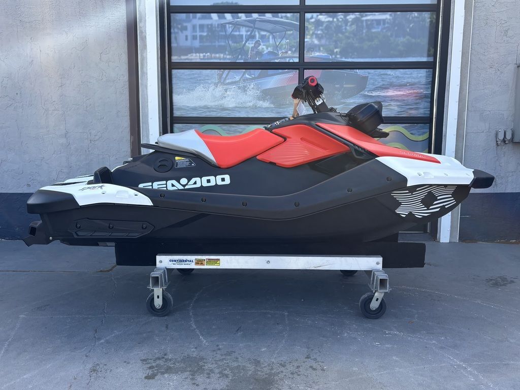 2025 Sea-Doo Spark Trixx for 1 Rotax® 900 ACE - 90 iBR and Au Stand Up jet ski