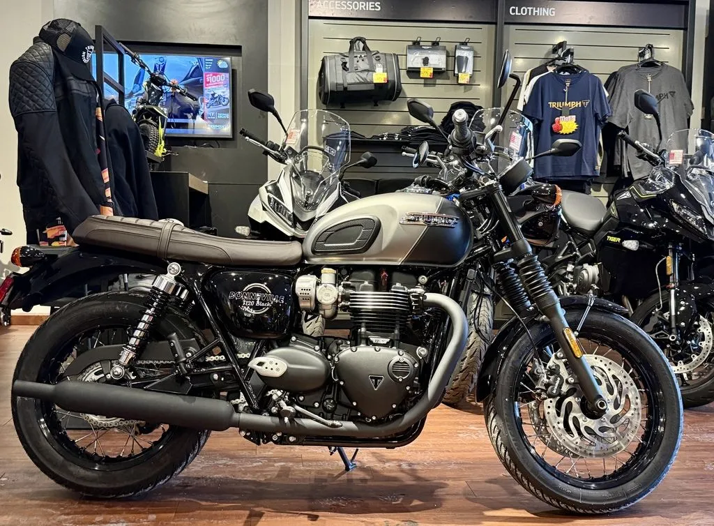 2026 Triumph Bonneville T120 Black Matt silver ice
