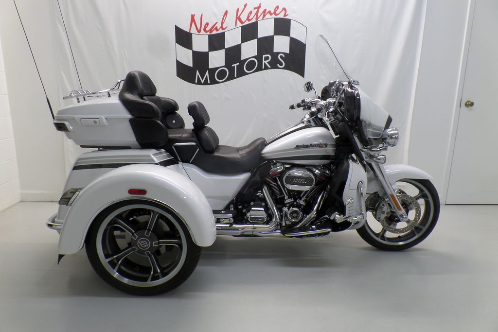 2020 Harley-Davidson® FLHTCUTGSE - CVO Tri Glide® in Winston Salem, NC