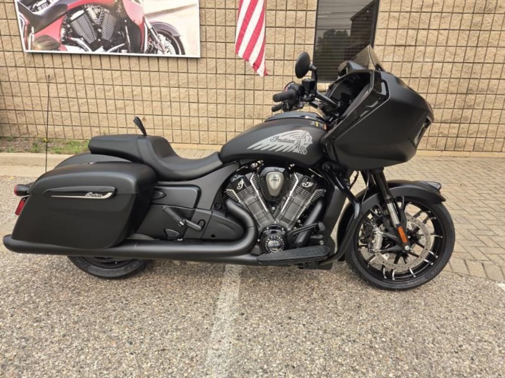 2026 Indian Motorcycle® Challenger® Dark Horse® Black Smoke DARK HORSE in Clinton Twp, MI