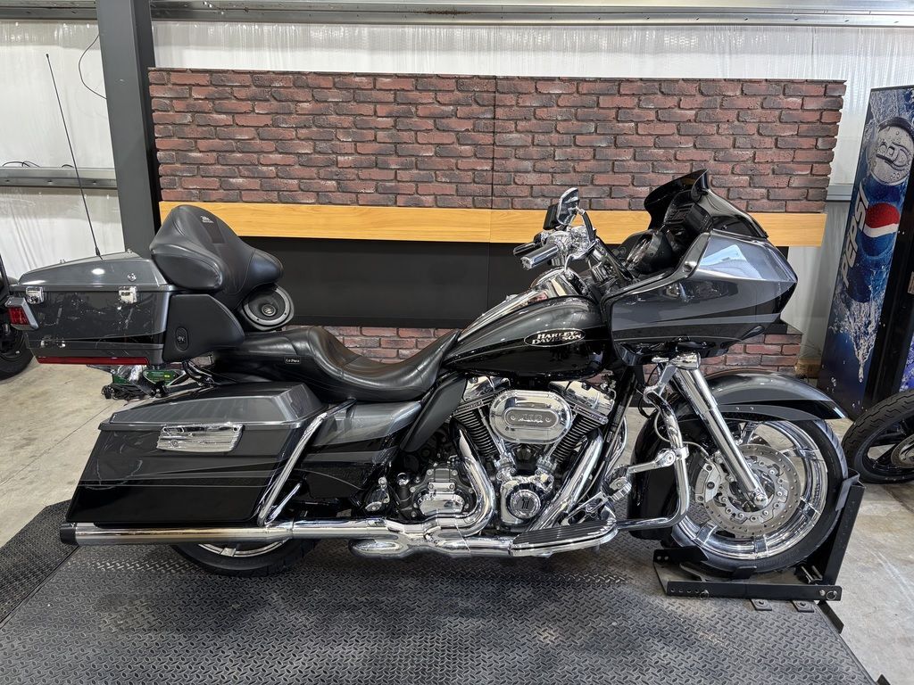 2011 Harley-Davidson® FLTRUSE - CVO Road Glide® Ultra CVO ULTRA in Wichita, KS