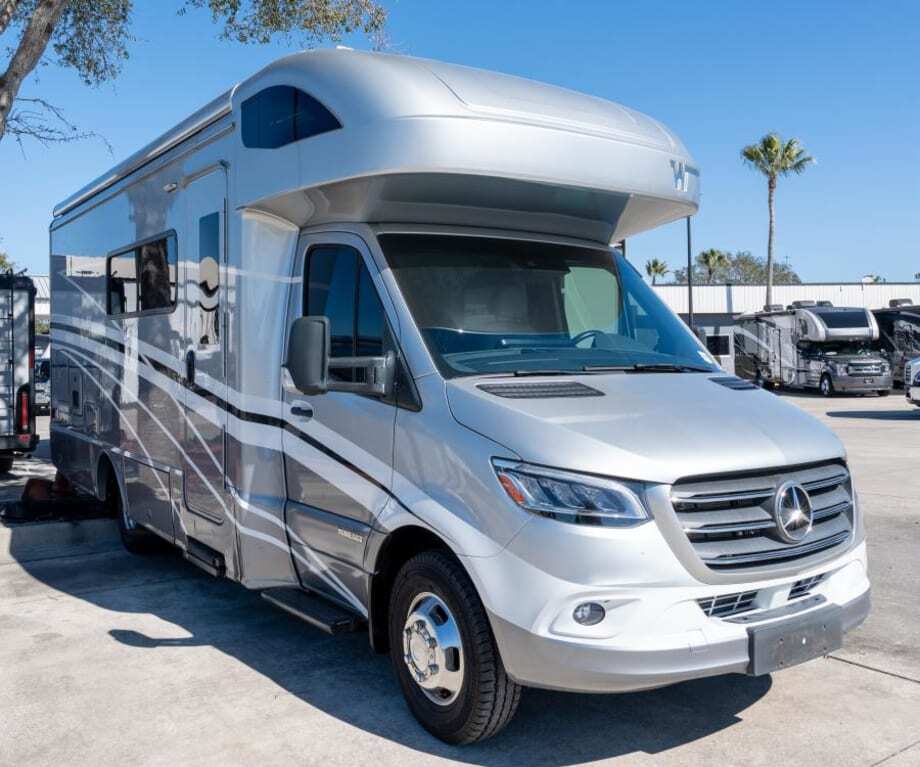 2022 Winnebago NAVION 24D-L in fort lauderdale FL