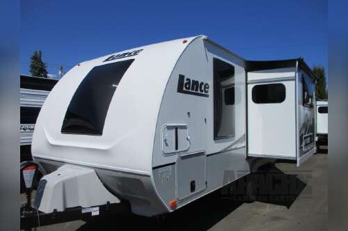 2027 Lance Travel Trailers 1995 in portland OR
