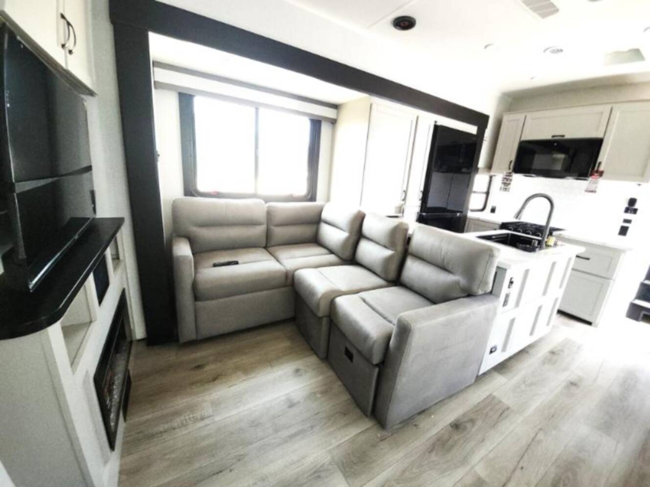 A photo of this 2026 Jayco Seismic 395