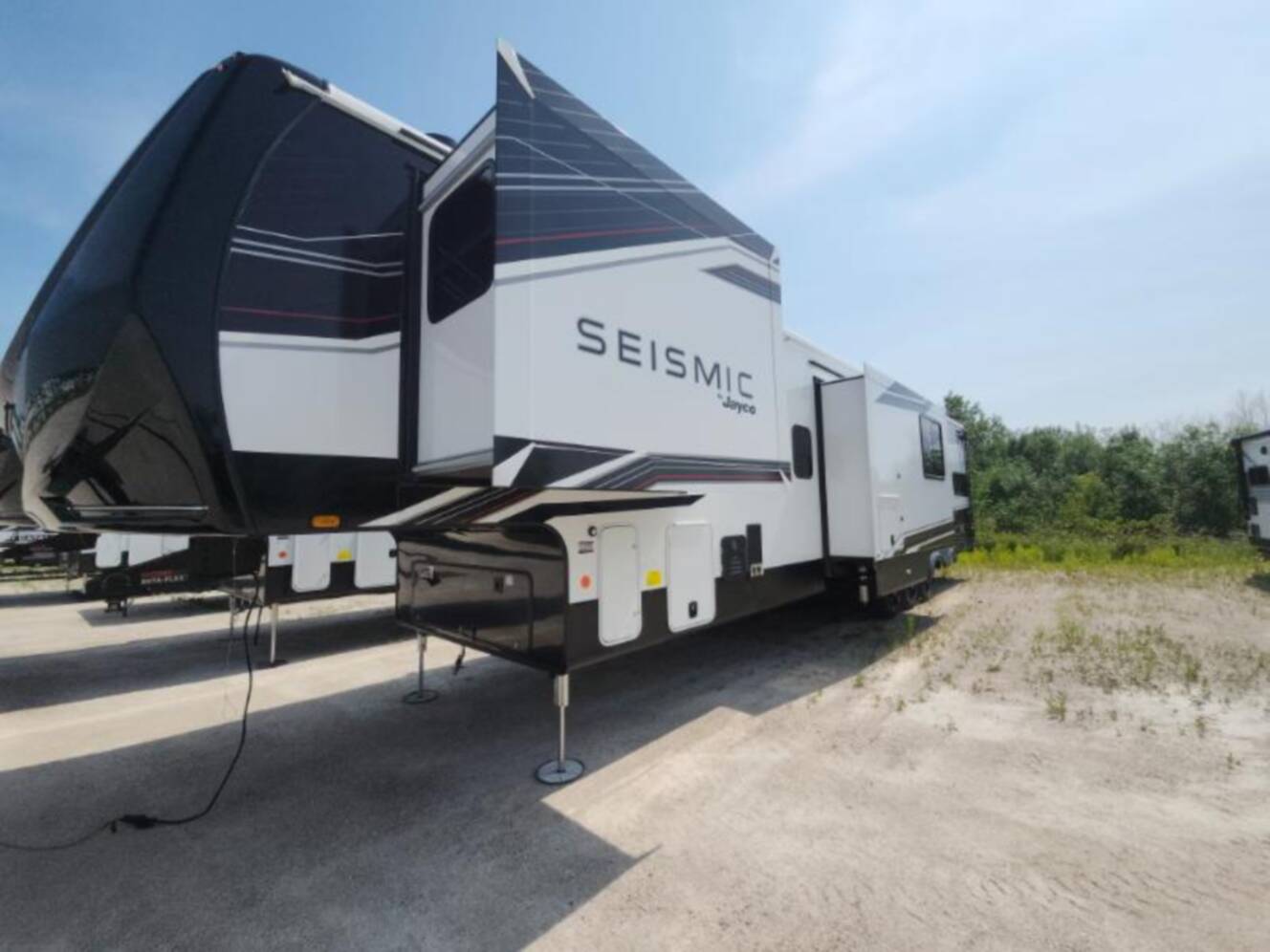 A photo of this 2026 Jayco Seismic 395
