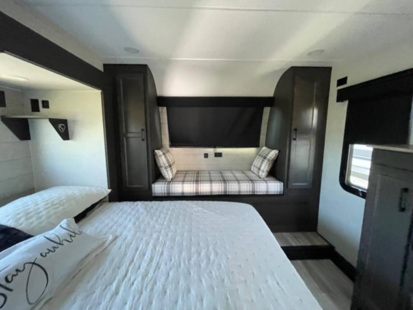 A photo of this 2026 Venture Rv SportTrek 5 Touring Edition STTF353VRK