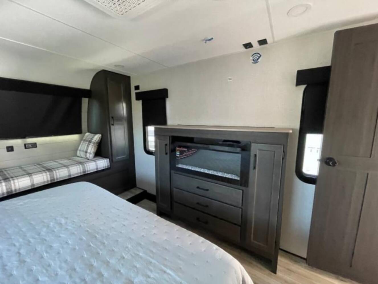 A photo of this 2026 Venture Rv SportTrek 5 Touring Edition STTF353VRK