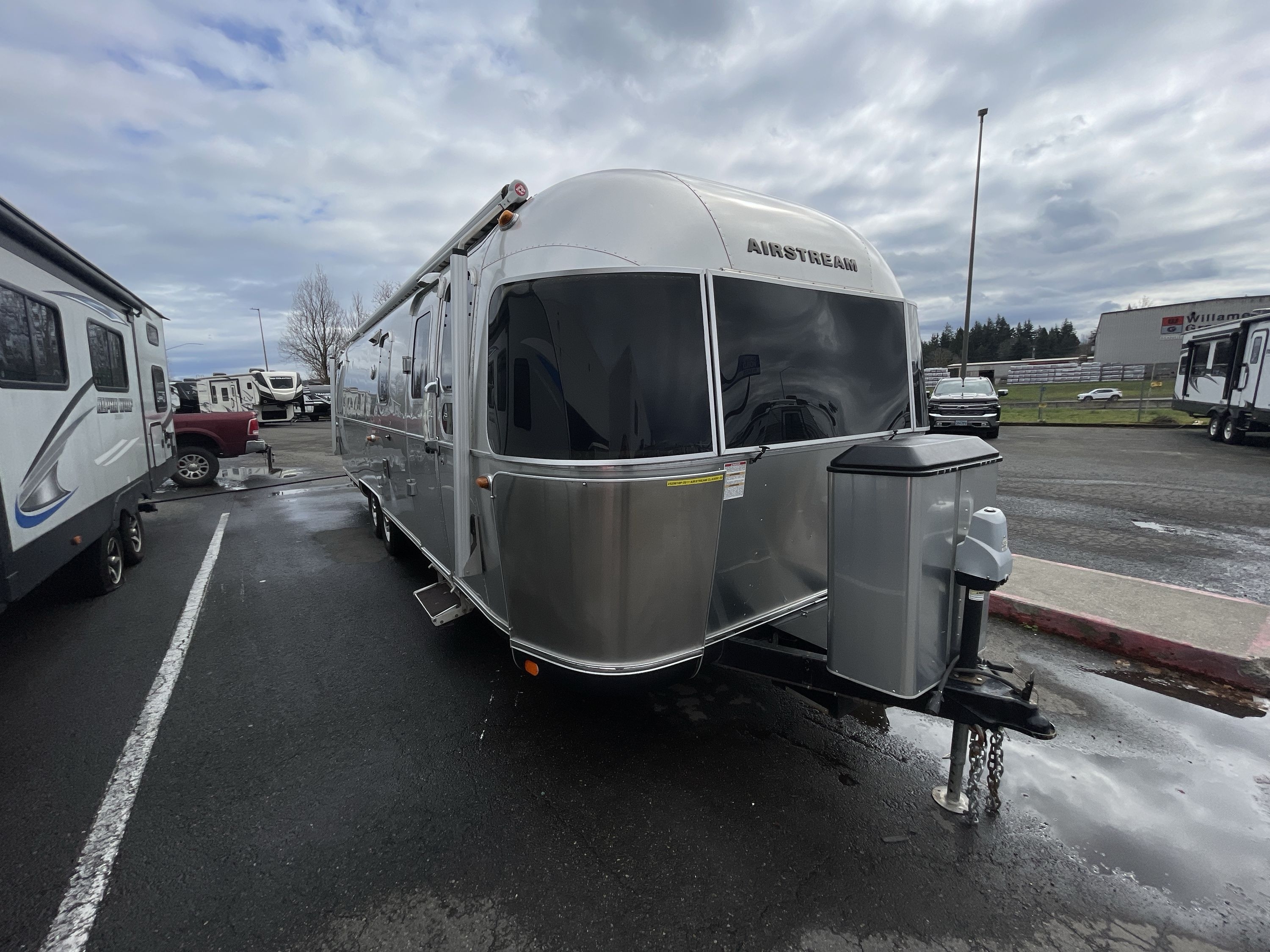 2017 Airstream CLASSIC 30 in wood village OR