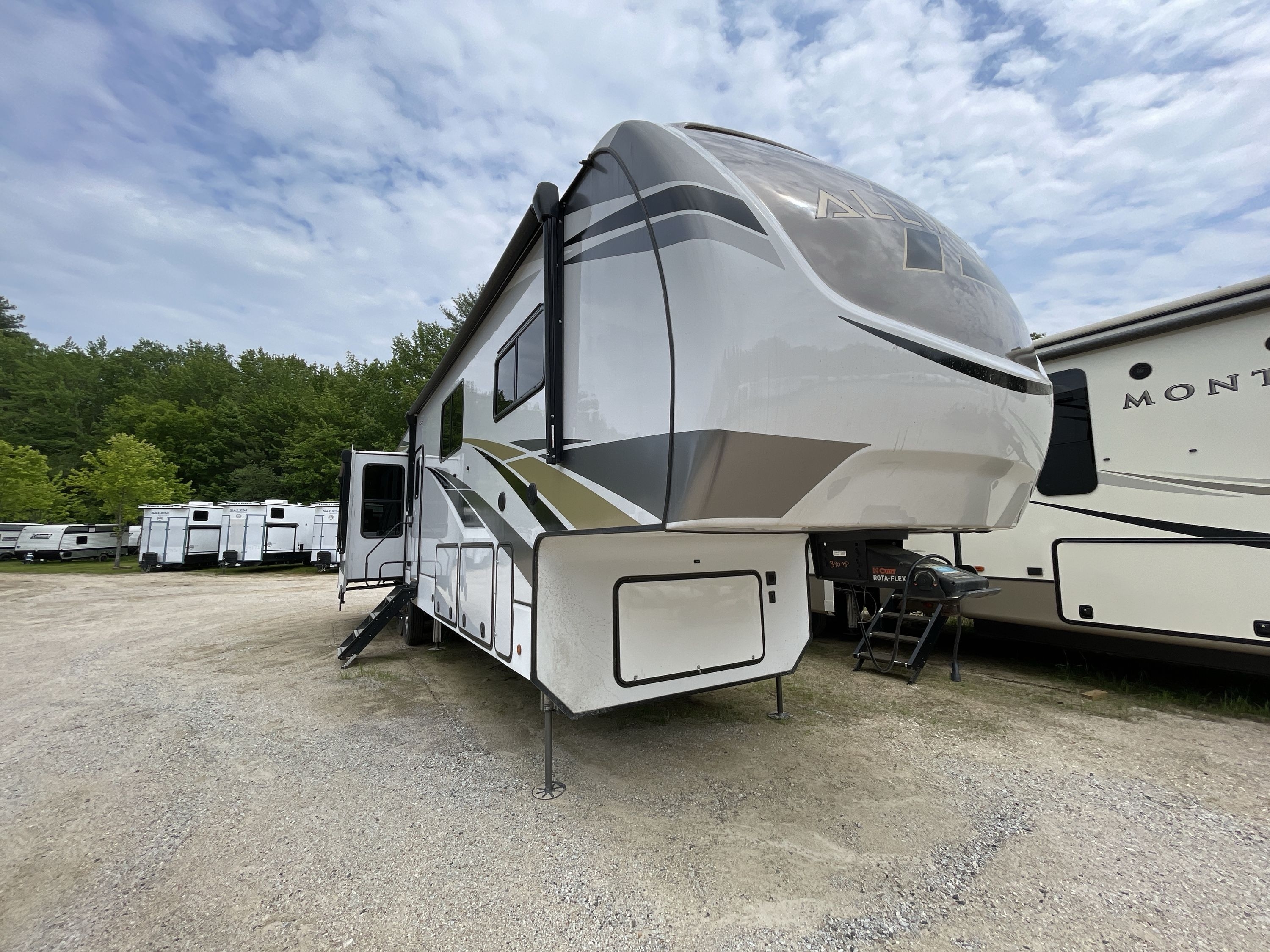 2022 Alliance PARADIGM 390MP in center conway NH