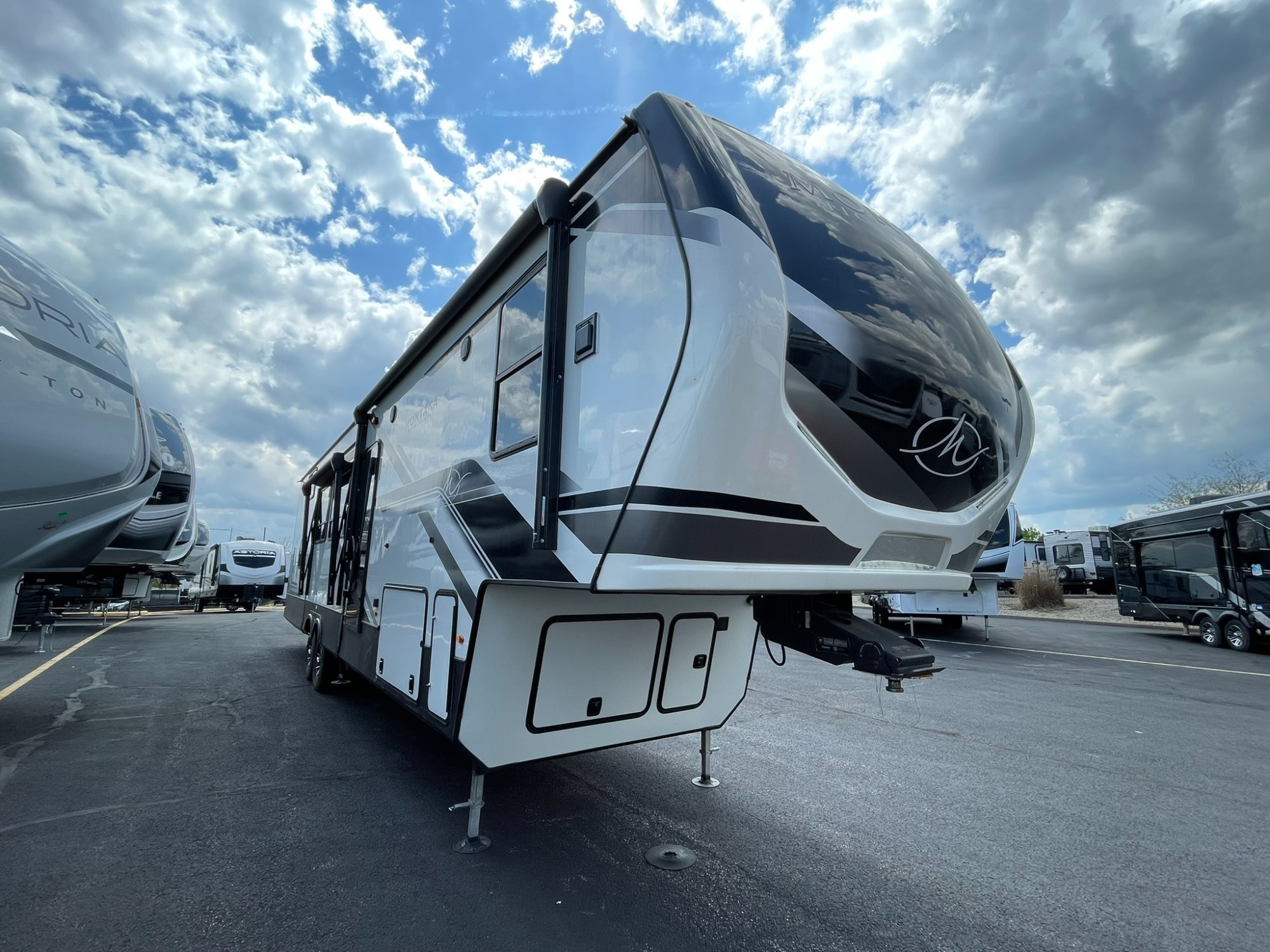 2024 Keystone MONTANA HIGH COUNTRY 381TB in greenwood IN
