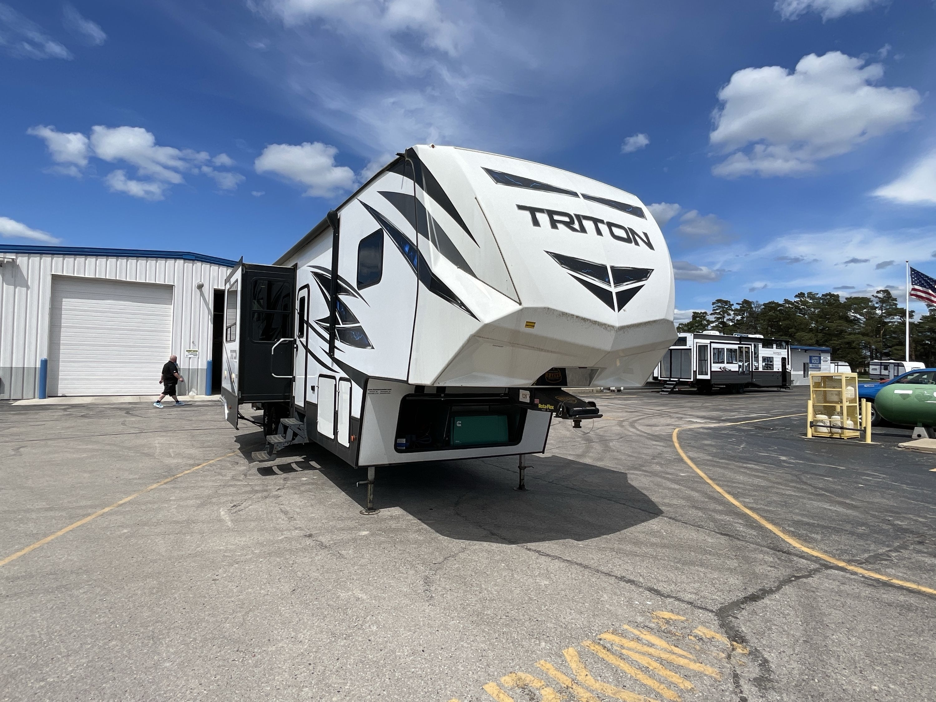 2020 Dutchmen TRITON 3551 in wauconda IL