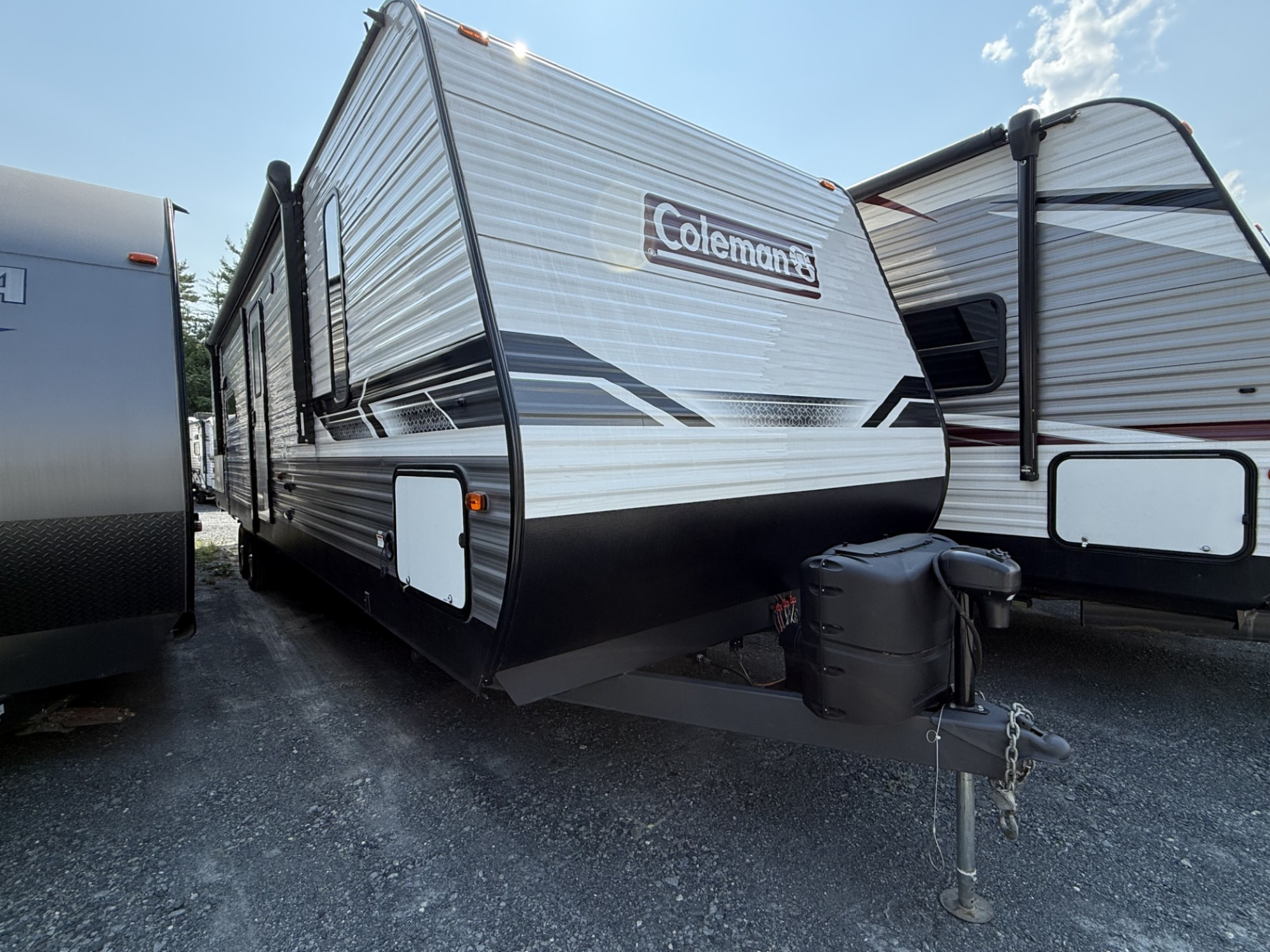 2022 Coleman COLEMAN LANTERN 337BH in berkley MA