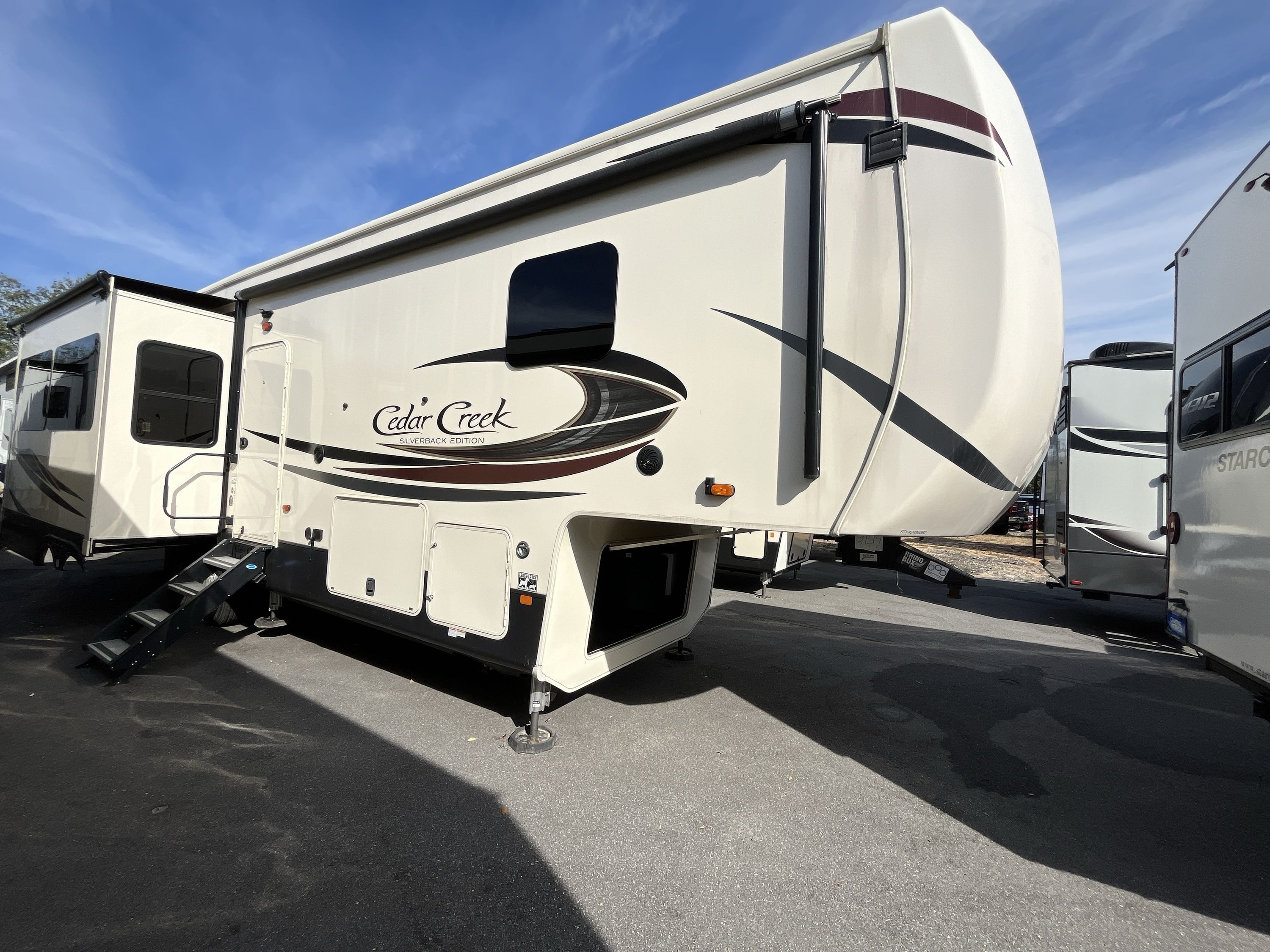 2021 Forest River CEDAR CREEK SILVERBACK 31IK RV