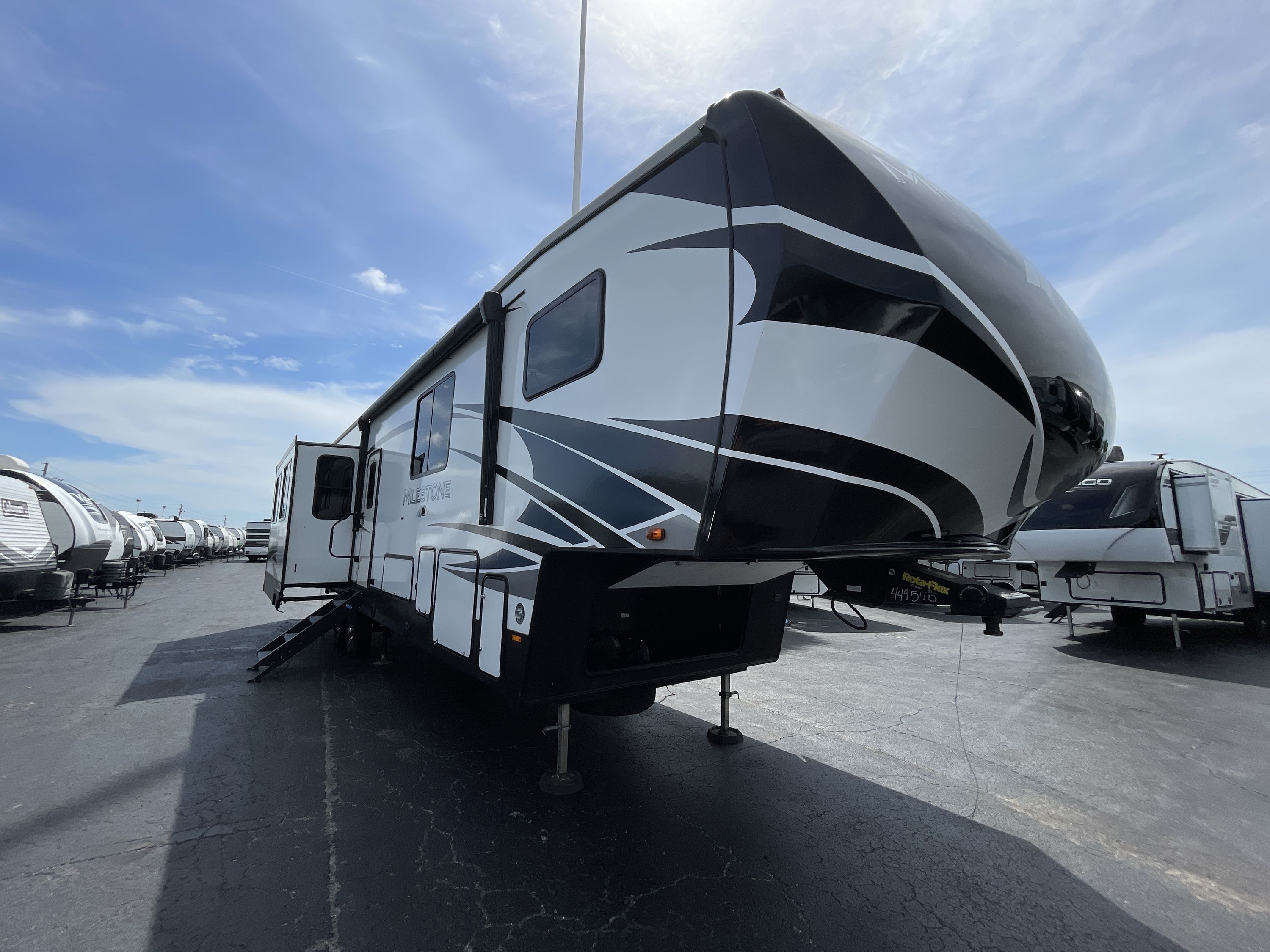 2021 Heartland MILESTONE 377MB in pinellas park FL
