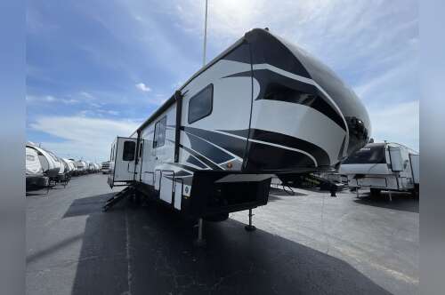 2021 Heartland MILESTONE 377MB in pinellas park FL