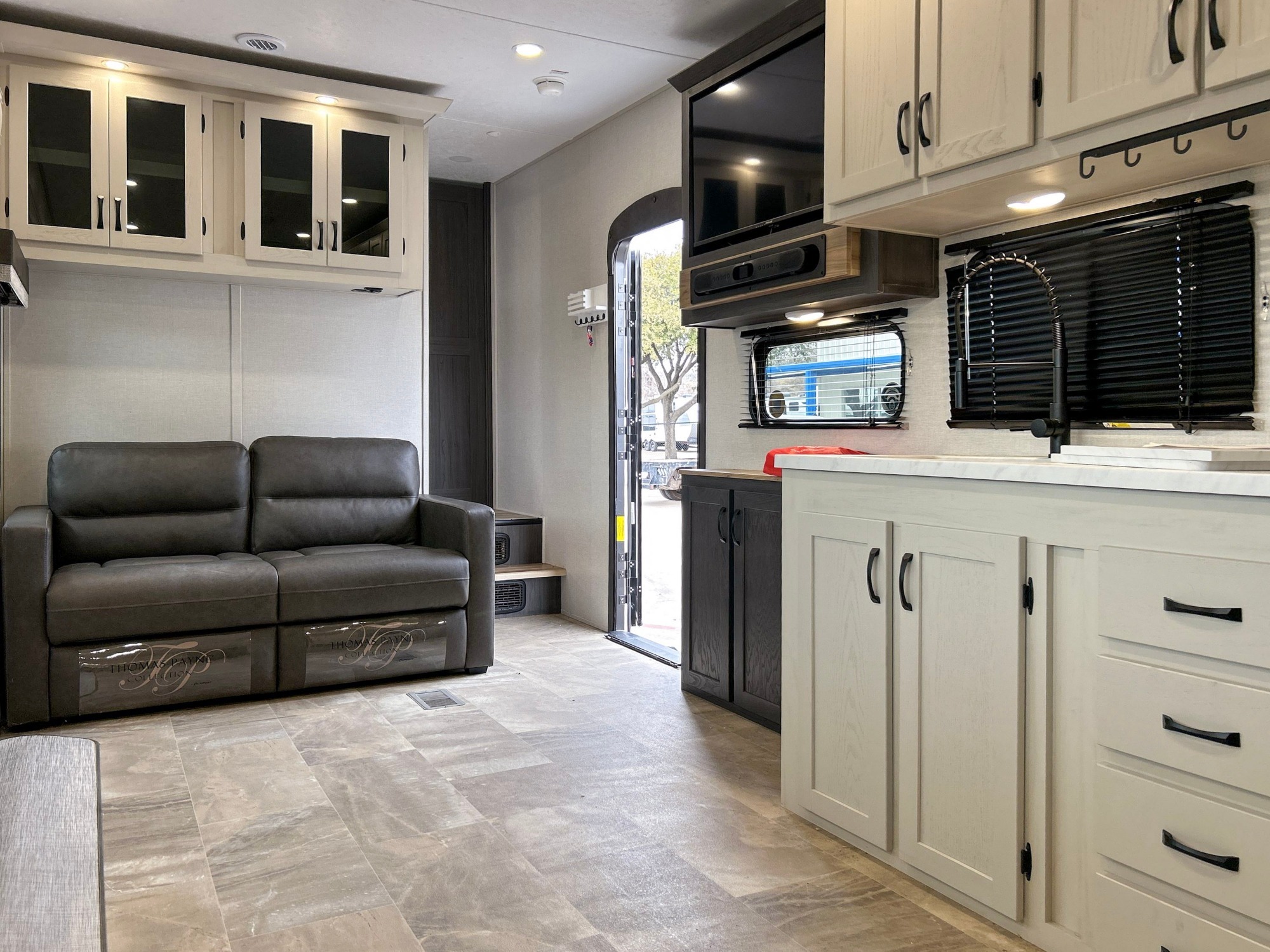 2025 Coachmen CHAPARRAL LITE 368TBH in lewisville TX