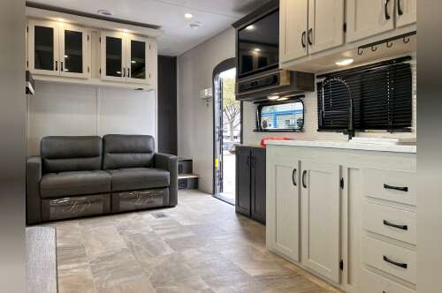 2025 Coachmen CHAPARRAL LITE 368TBH in lewisville TX
