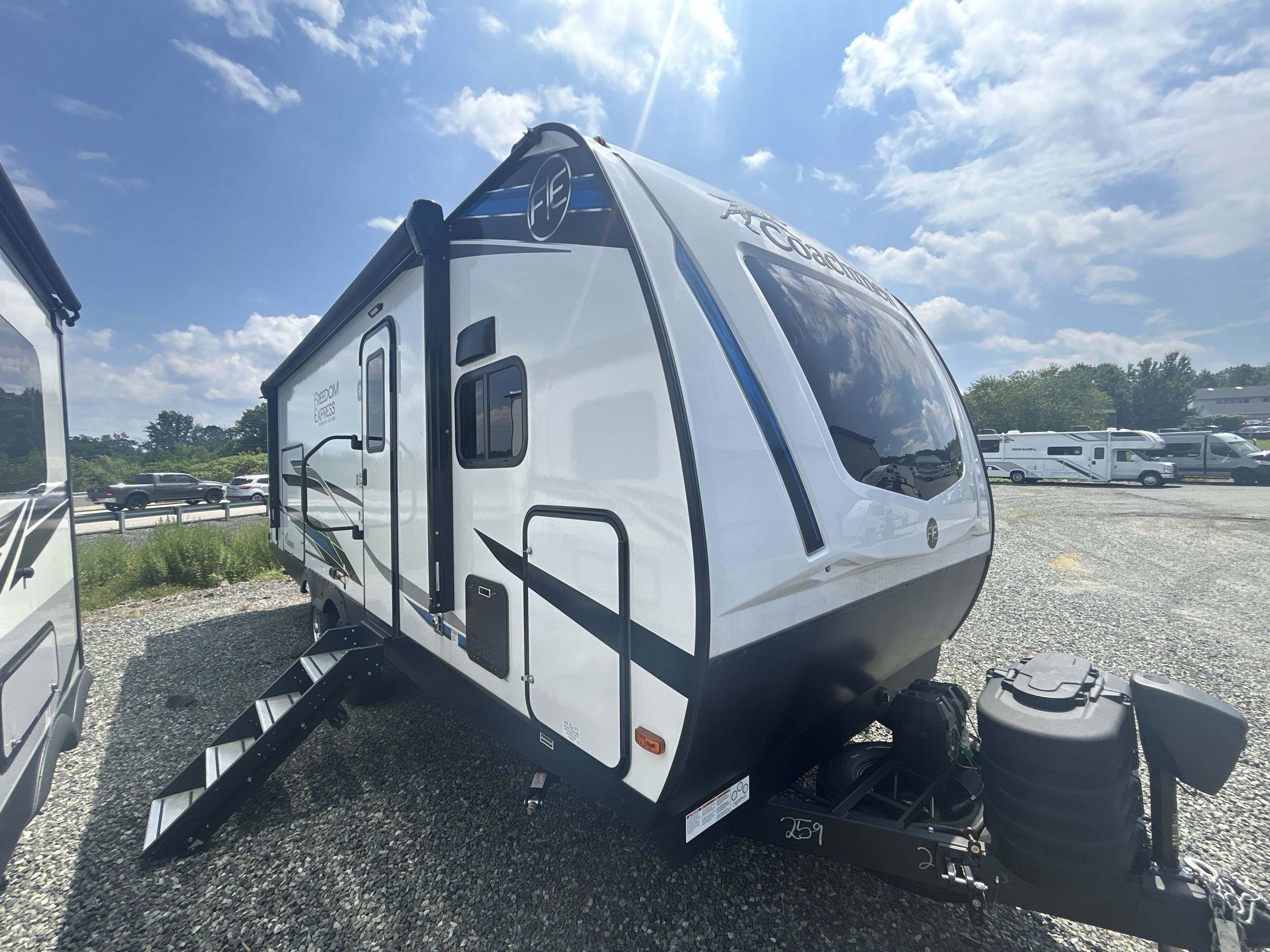 2025 Coachmen FREEDOM EXPRESS ULTRA LITE 259FKDS in boyertown PA