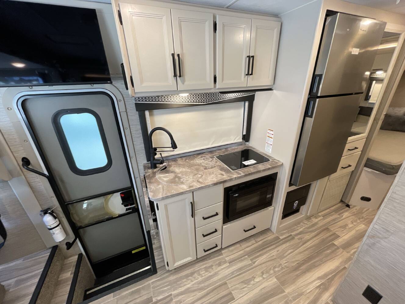 A photo of this 2023 Thor AXIS 24.1