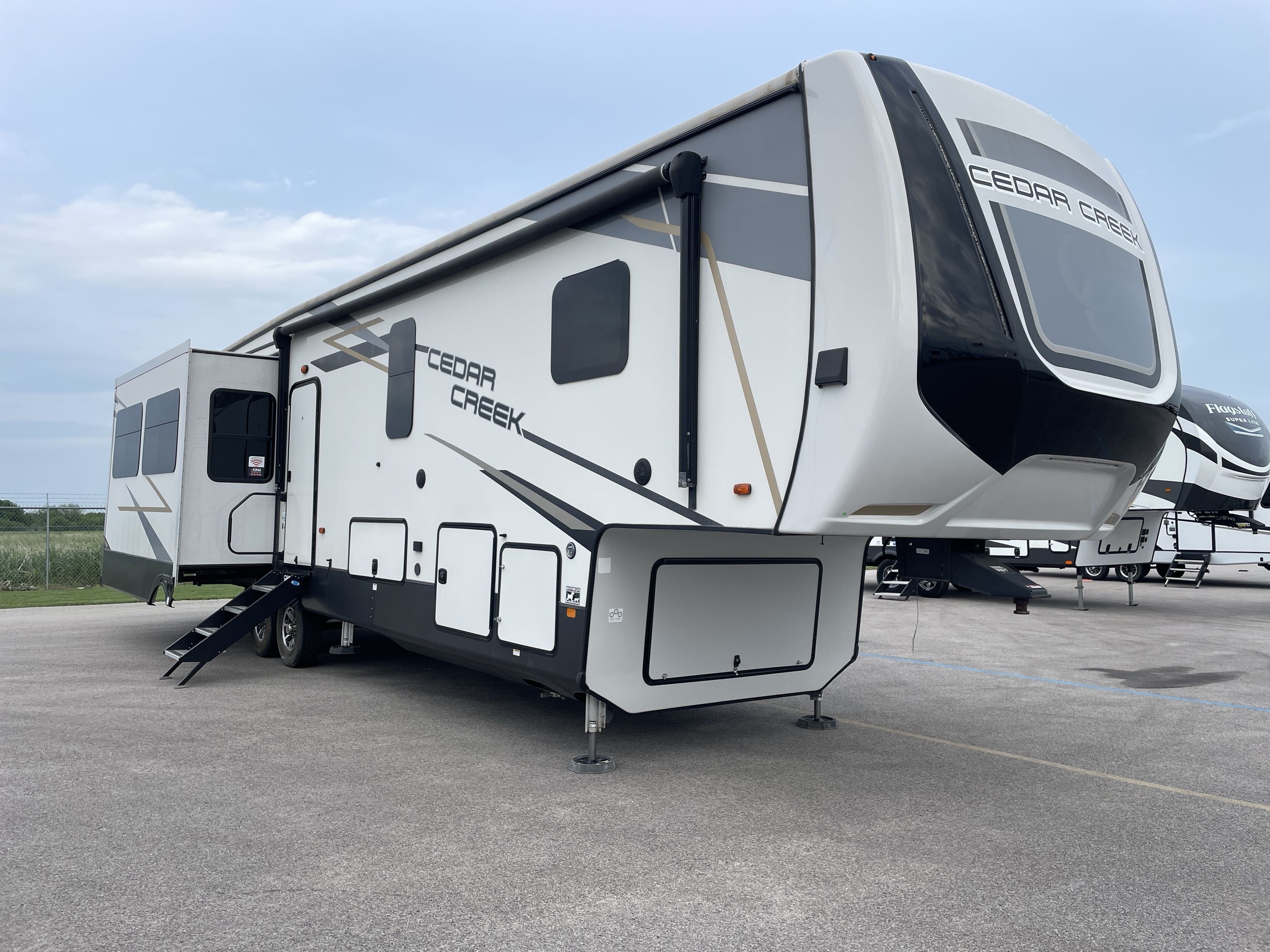 2022 Forest River CEDAR CREEK 377BH RV