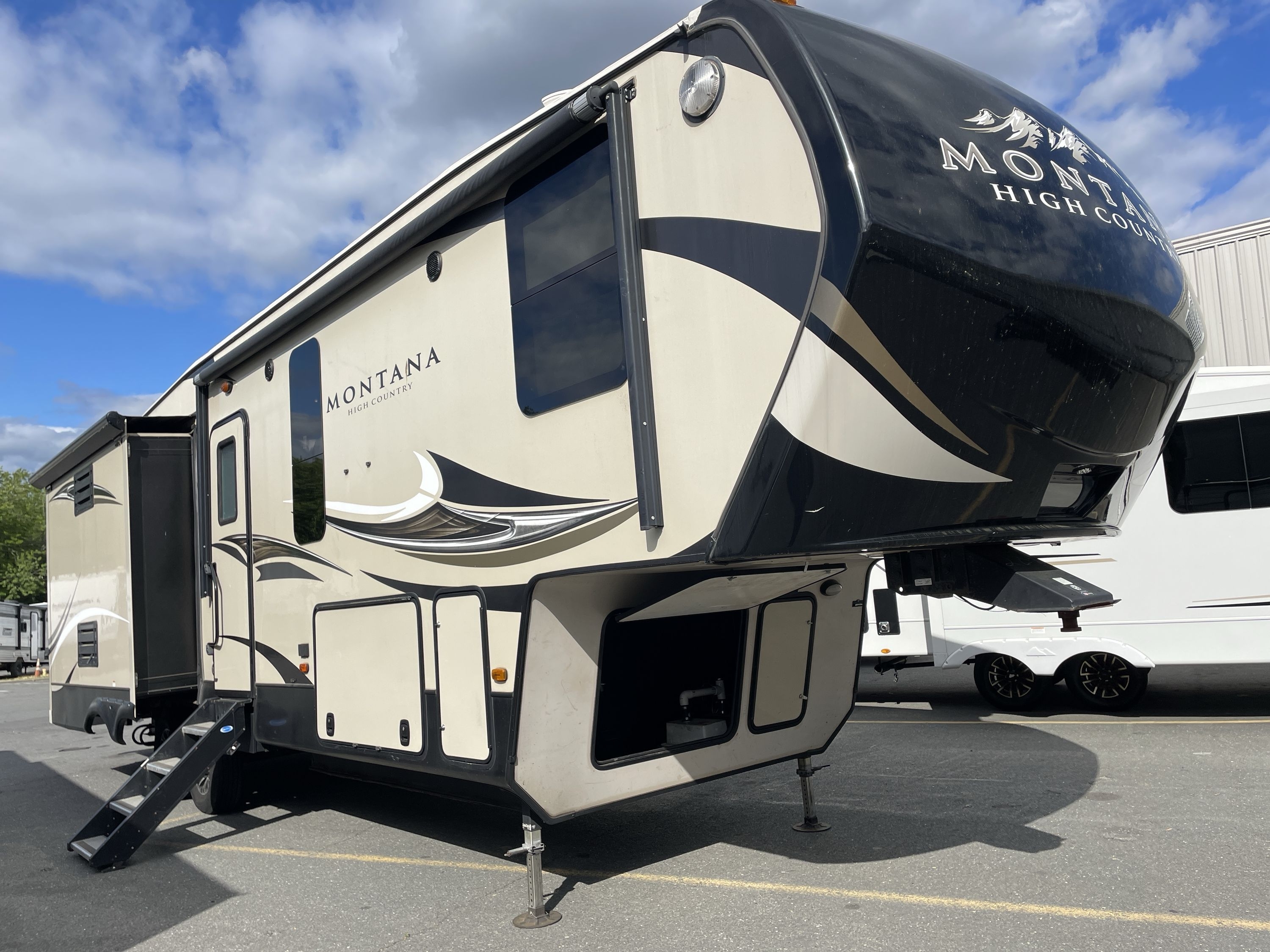 2017 Keystone MONTANA HIGH COUNTRY 305RL in lakewood NJ