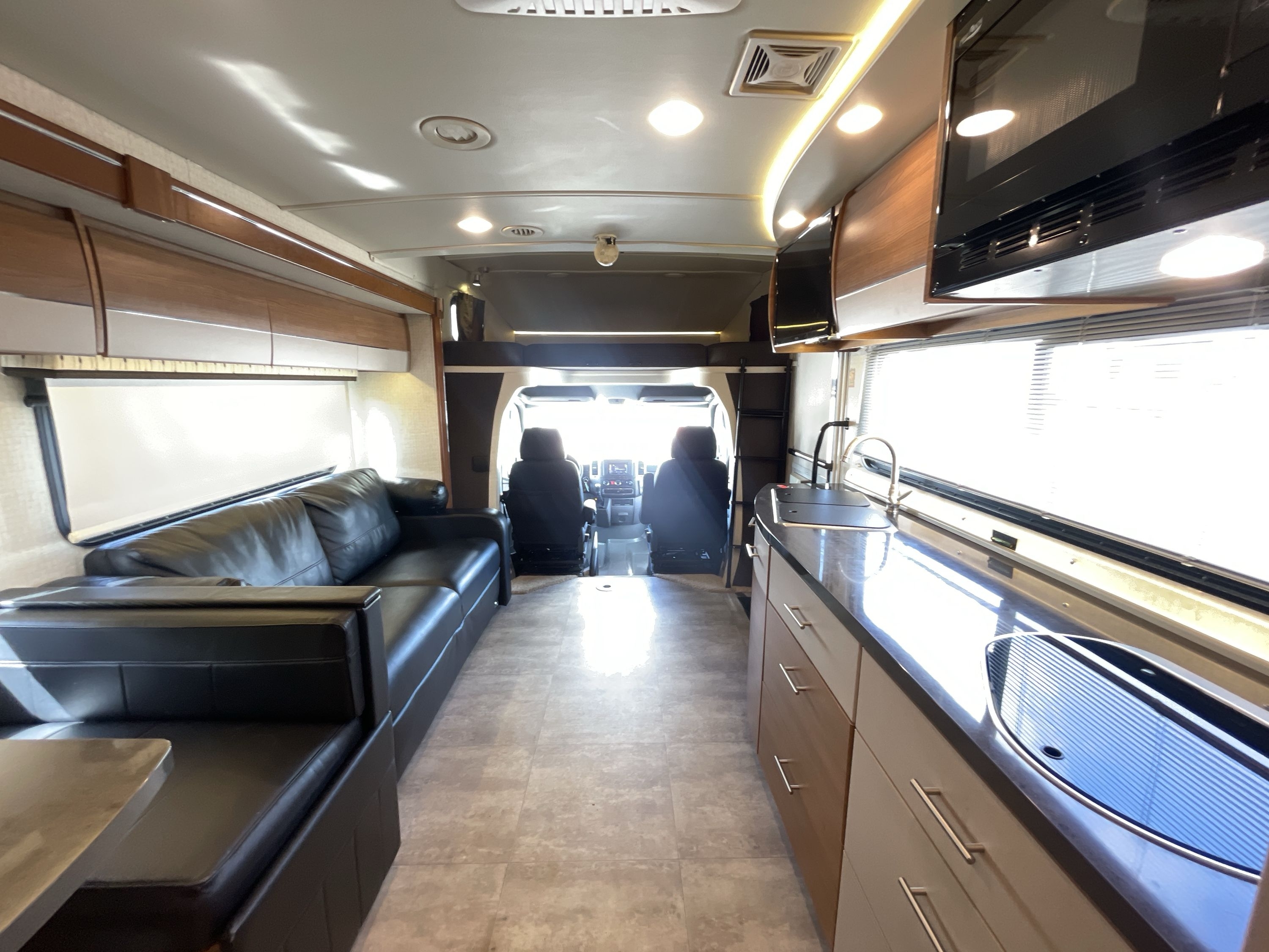 2016 Winnebago NAVION 24M in new braunfels TX
