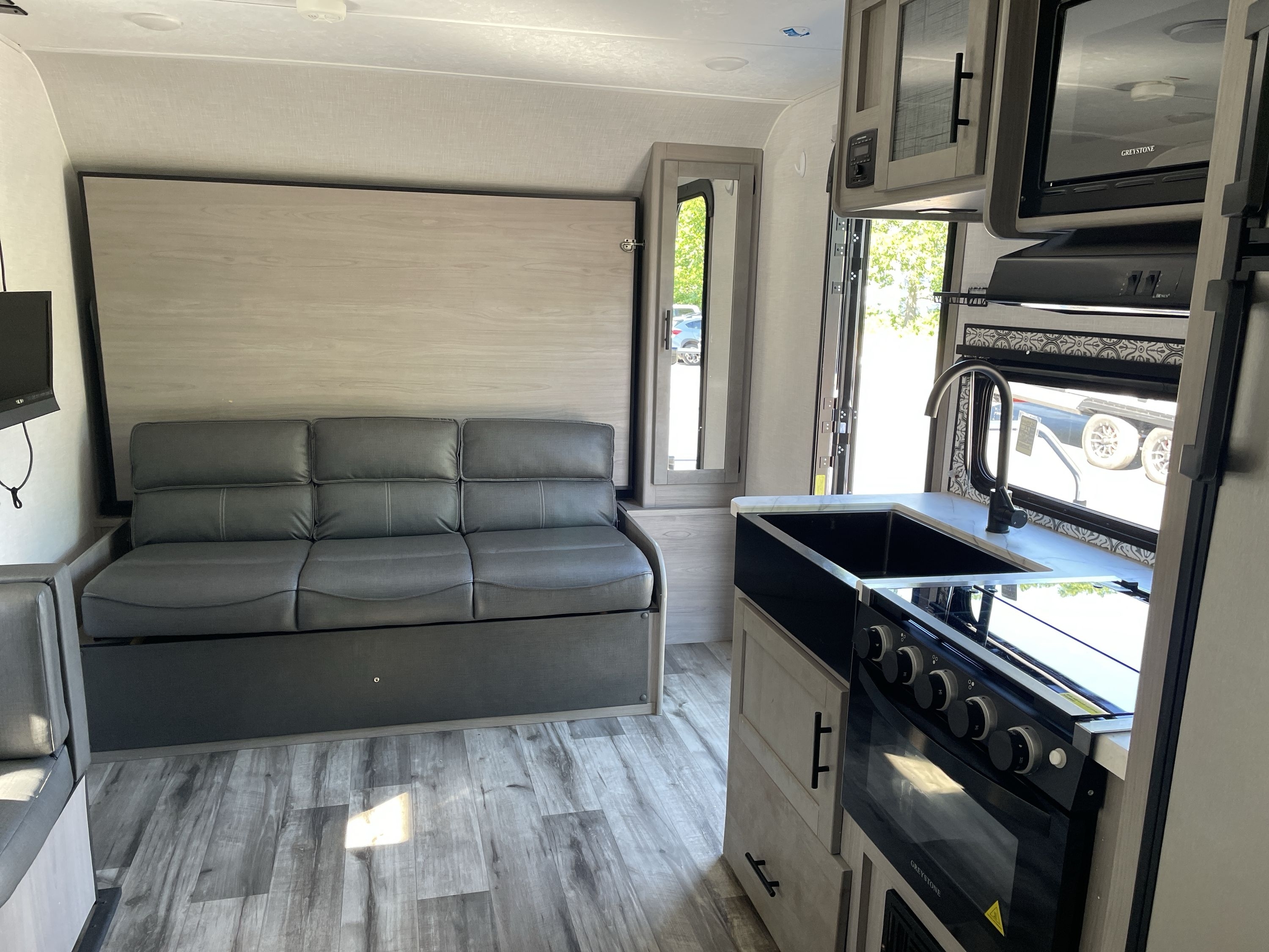 2022 Coleman COLEMAN LIGHT 1905BH in windham ME