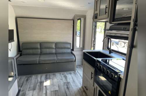 2022 Coleman COLEMAN LIGHT 1905BH in windham ME