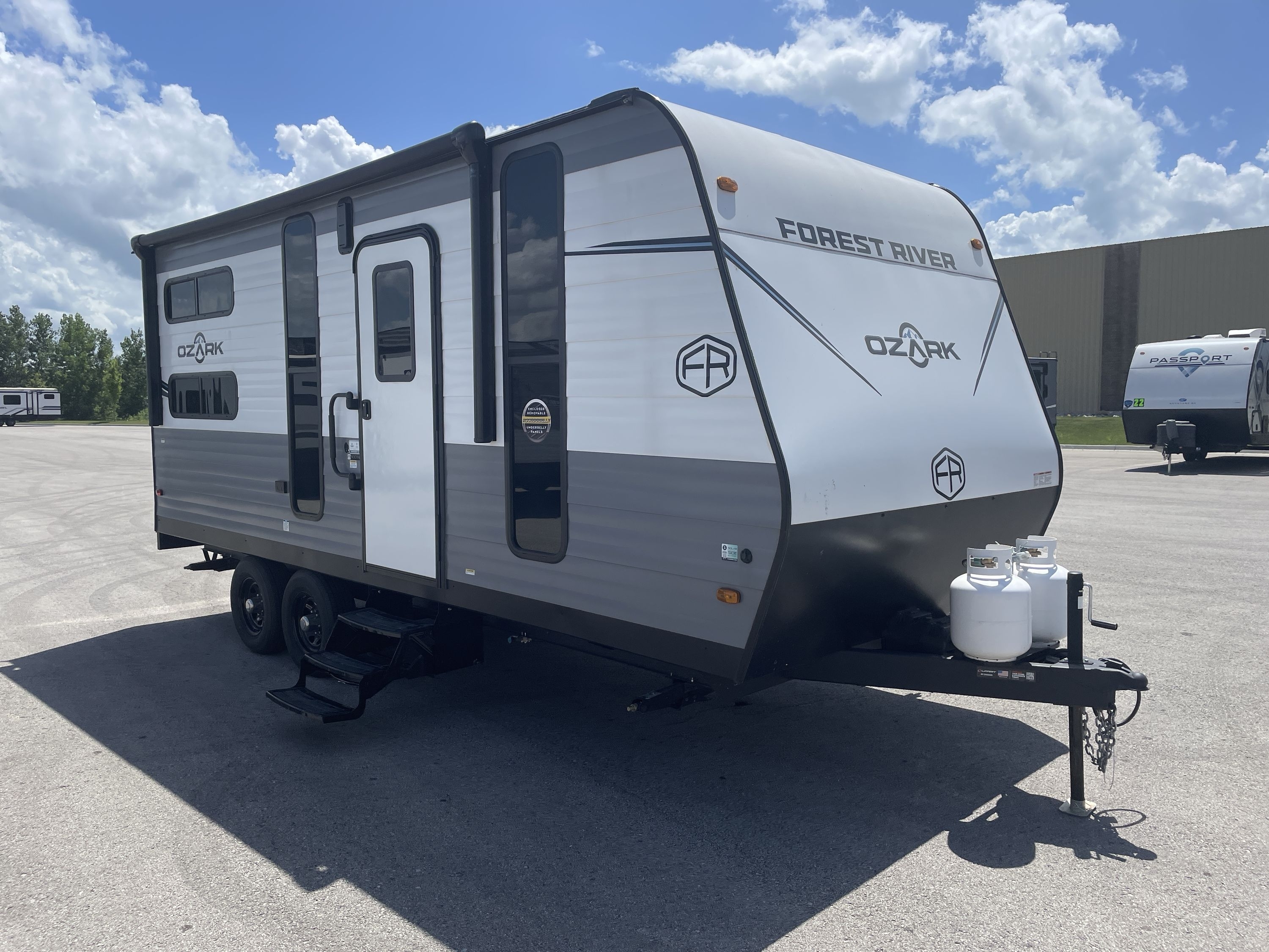 2025 Forest River OZARK 1900THK Travel Trailer Toy Hauler RV