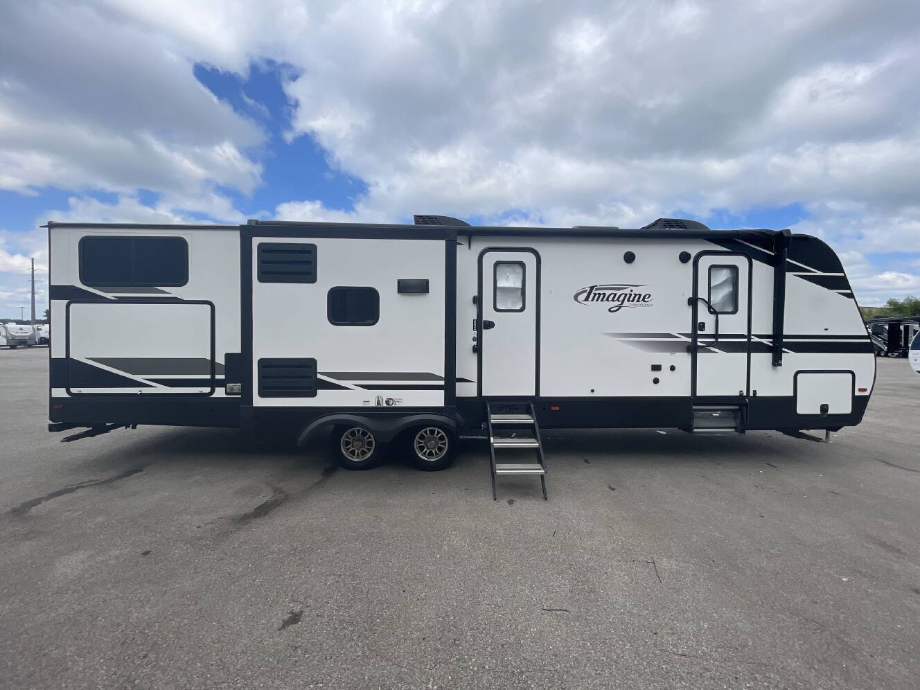 A photo of this 2021 Grand Design IMAGINE 3250BH