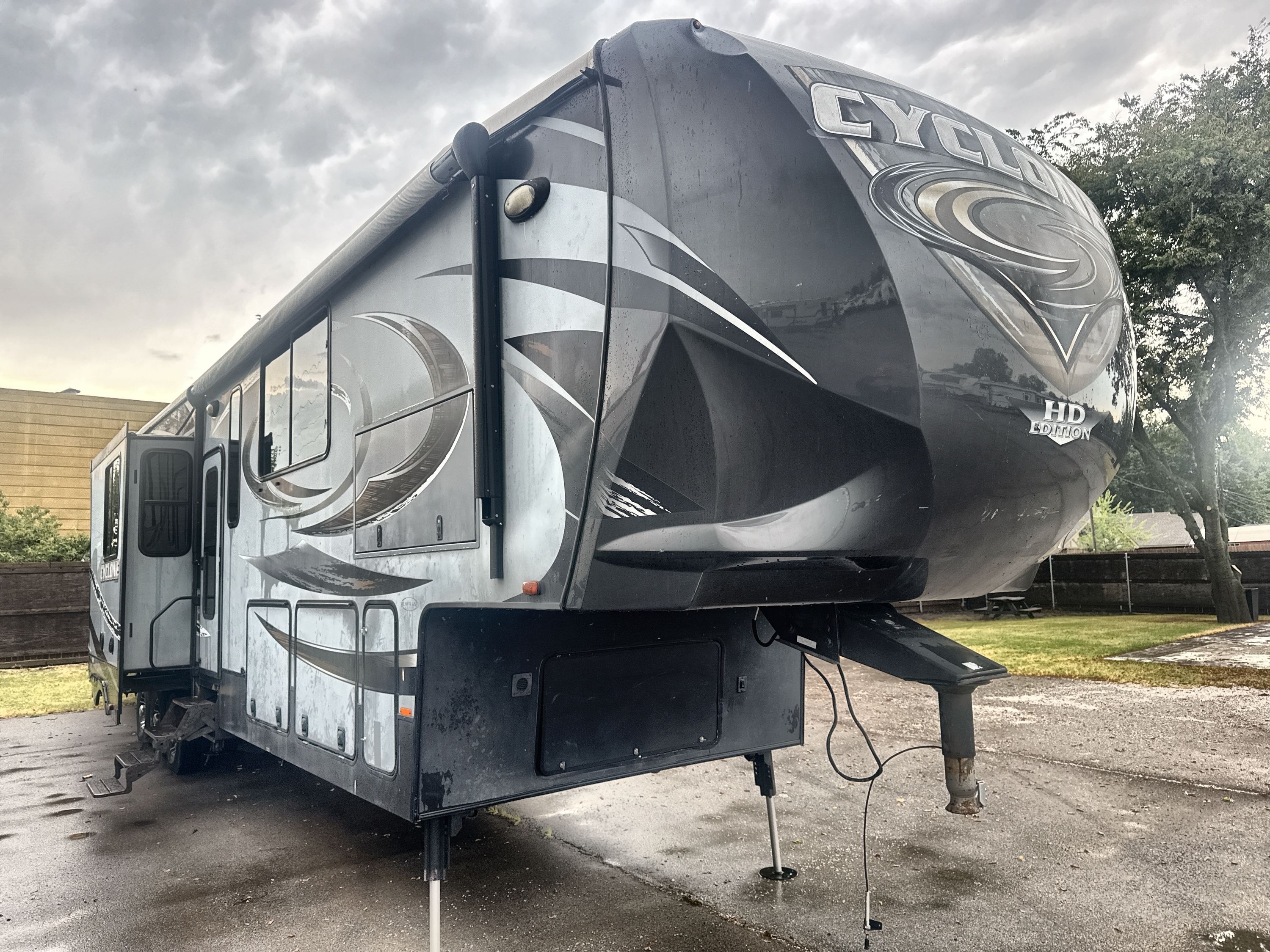2016 Heartland CYCLONE 4150 Fifth Wheel Toy Hauler RV