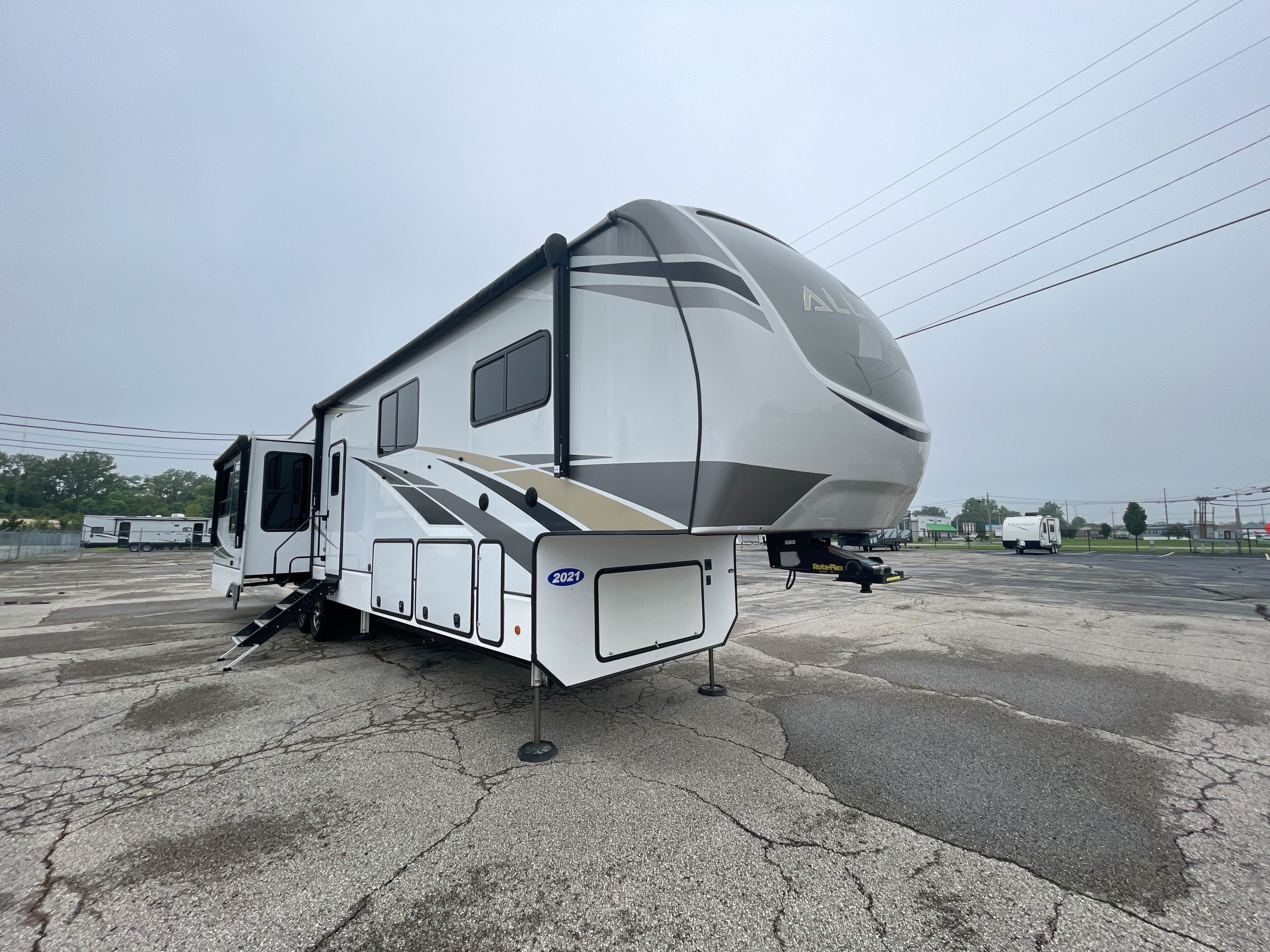 2021 Alliance PARADIGM 390MP in richmond IN
