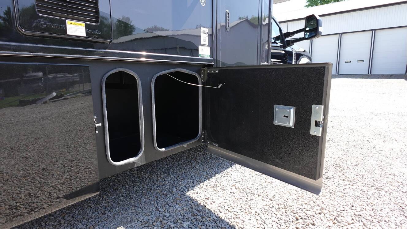 A photo of this 2027 Dynamax ISATA 6 30FW