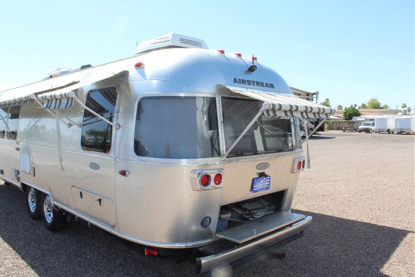 A photo of this 2017 Airstream CLASSIC 30RB