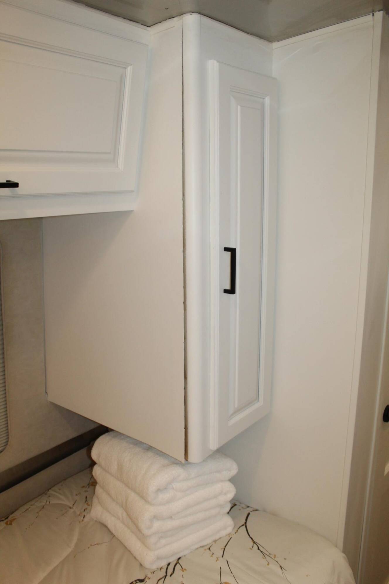 A photo of this 2017 Airstream CLASSIC 30RB