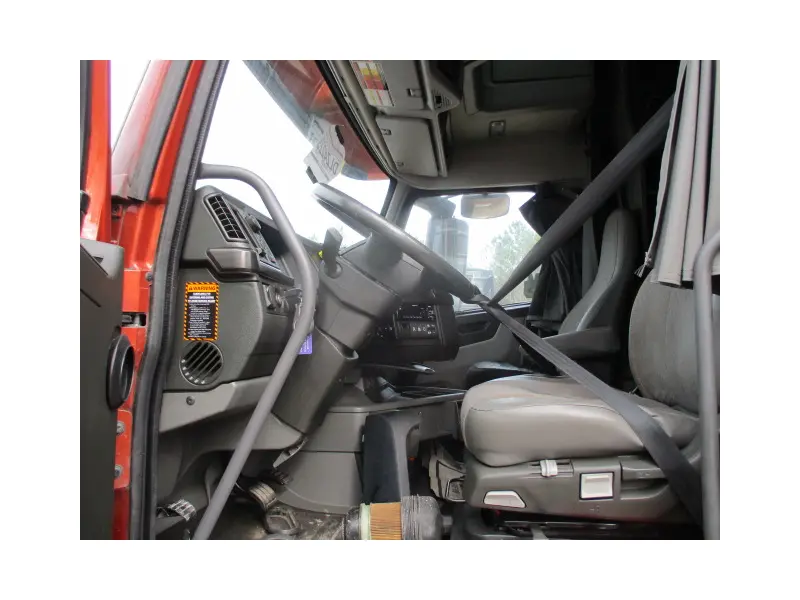 2020 VOLVO VNL64T860