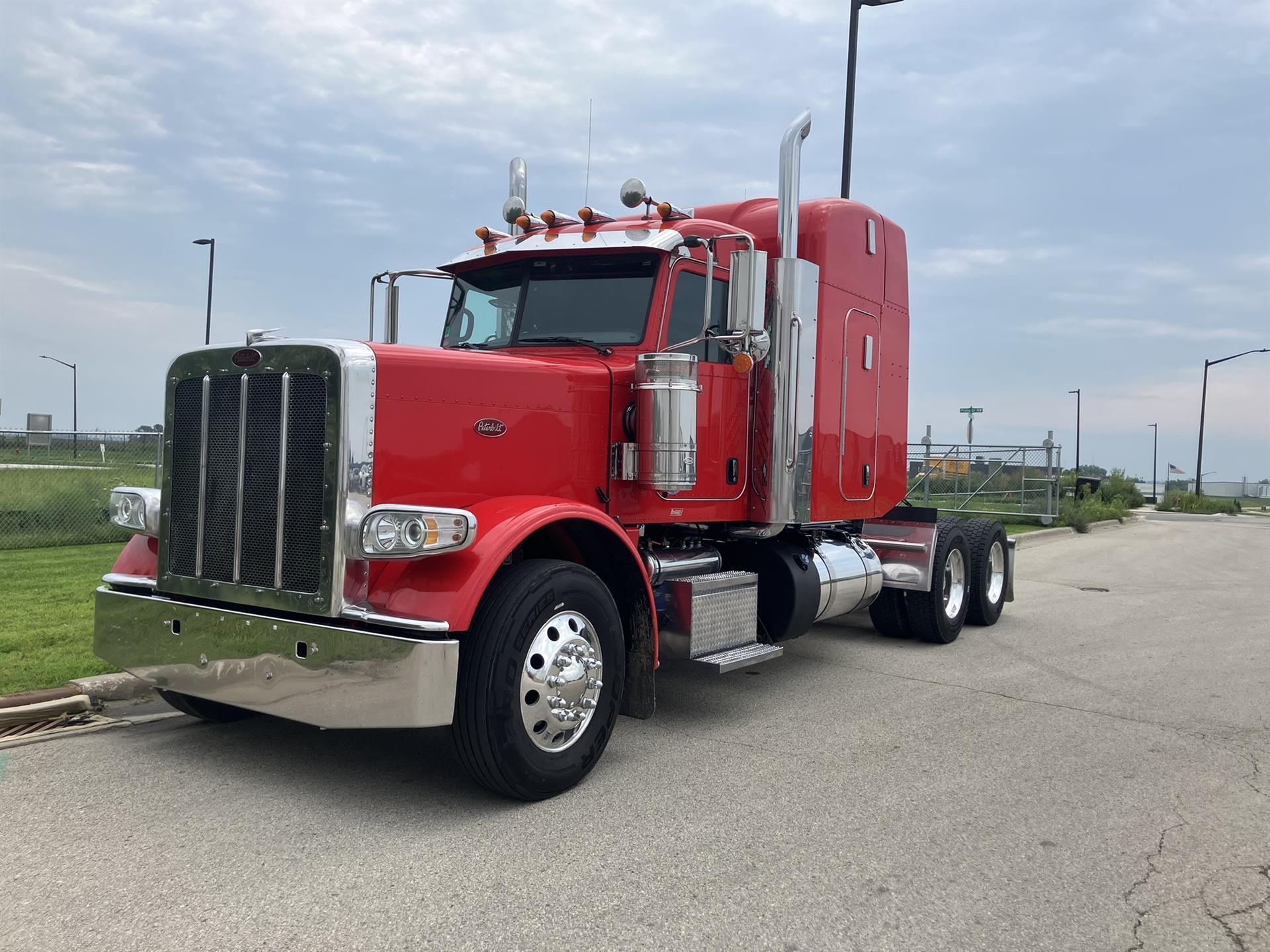 2023 PETERBILT 389 in Stewartville, MN