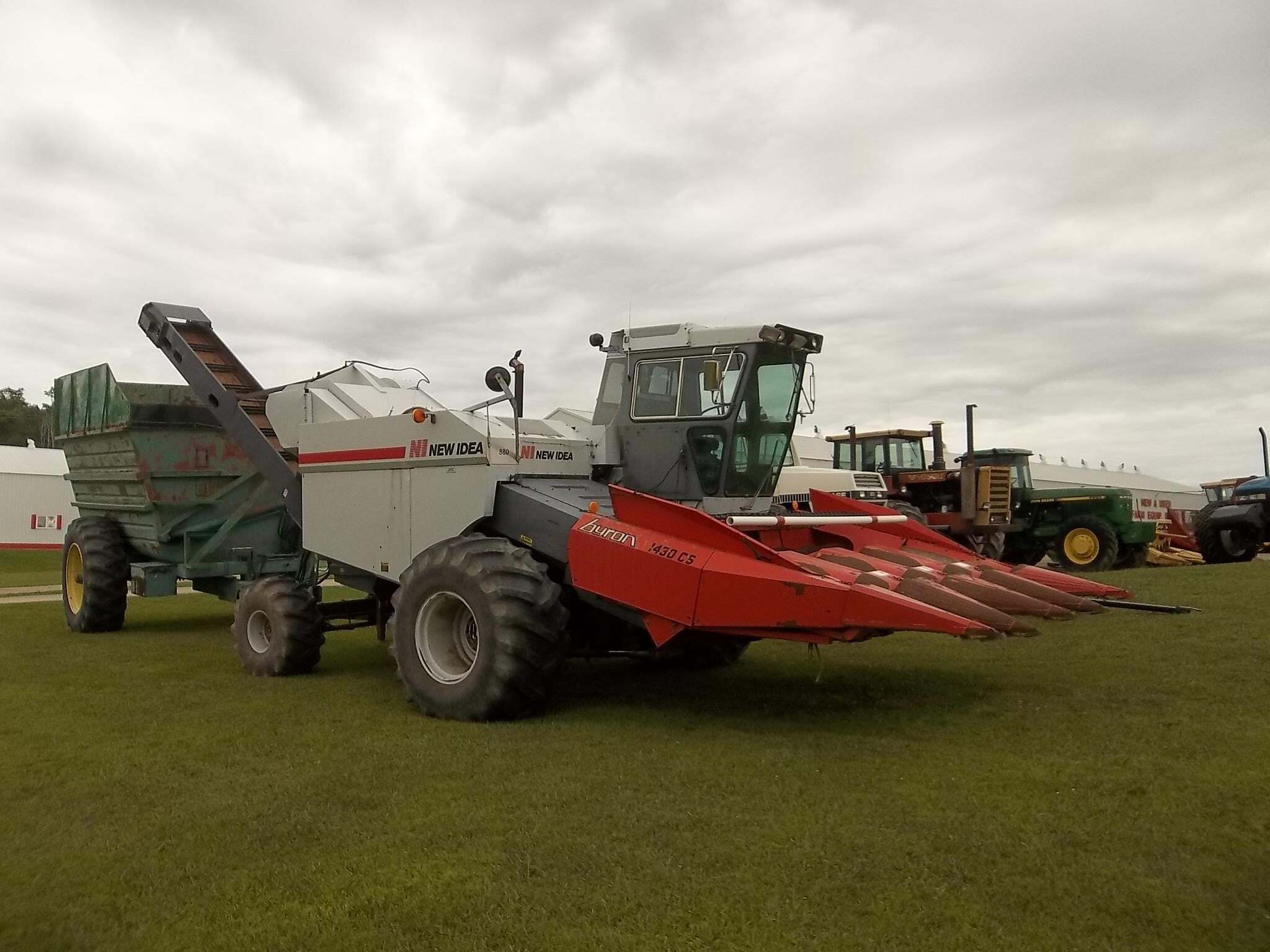 1989 NEW IDEA 803C in Marlette, MI