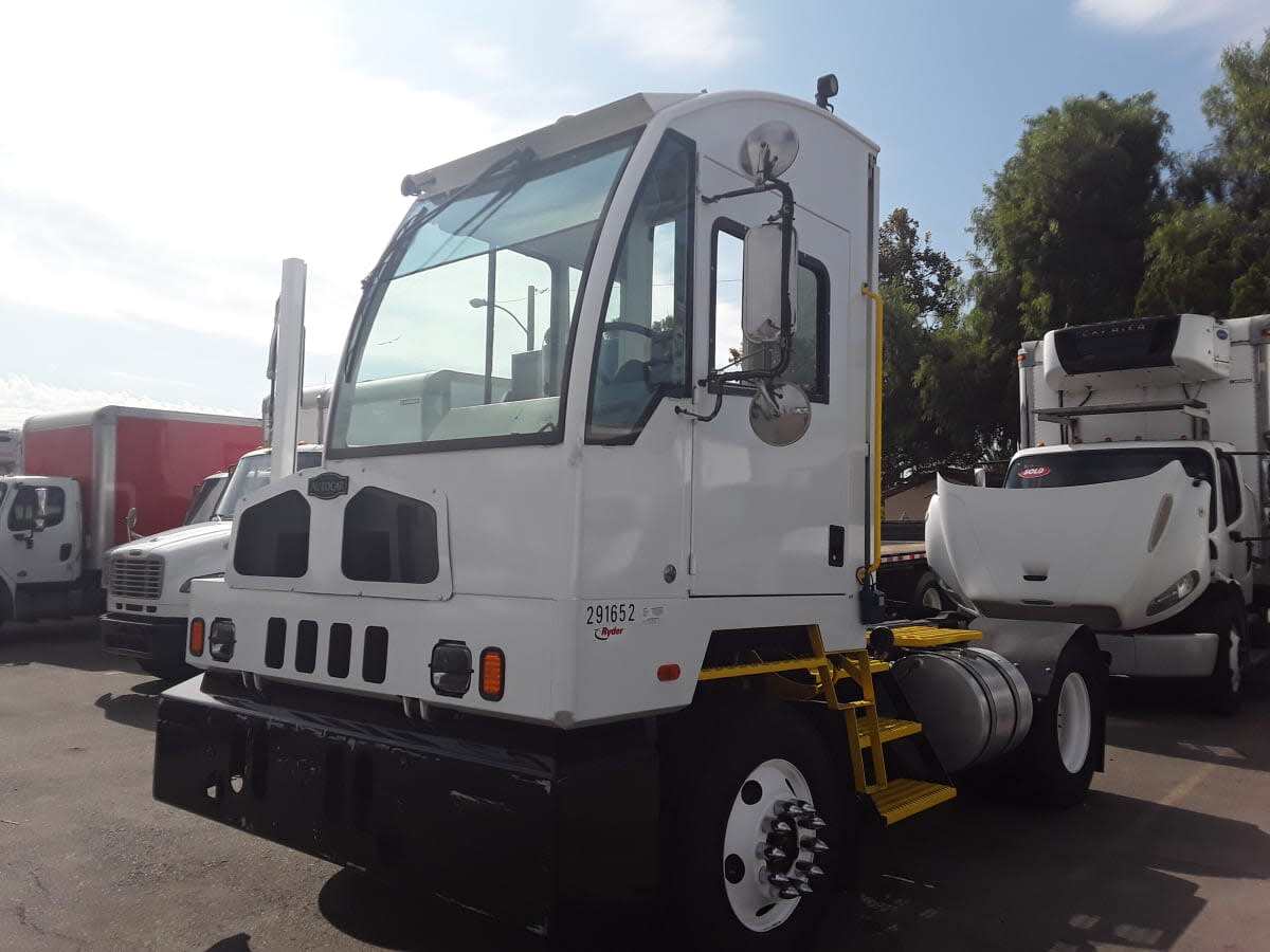 2019 AUTOCAR YARD TRACTOR in Montebello, CA