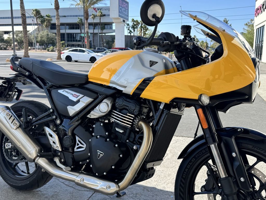 2026 Triumph Thruxton 400 Metallic Racing Yellow / Aluminium Silver 400 in Las Vegas, NV